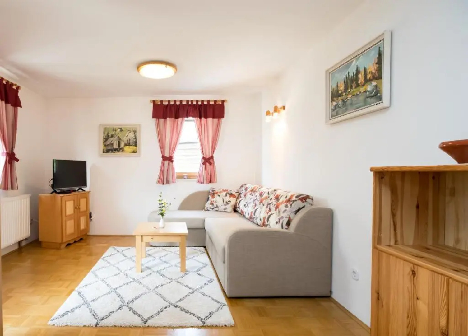 Domačija & Apartmaji Katrnjek