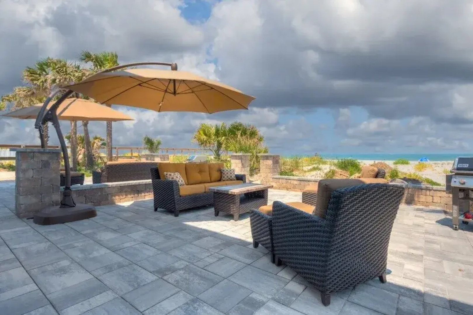 Sea La Vie Beach Oceanfront Patio Pet Friendly