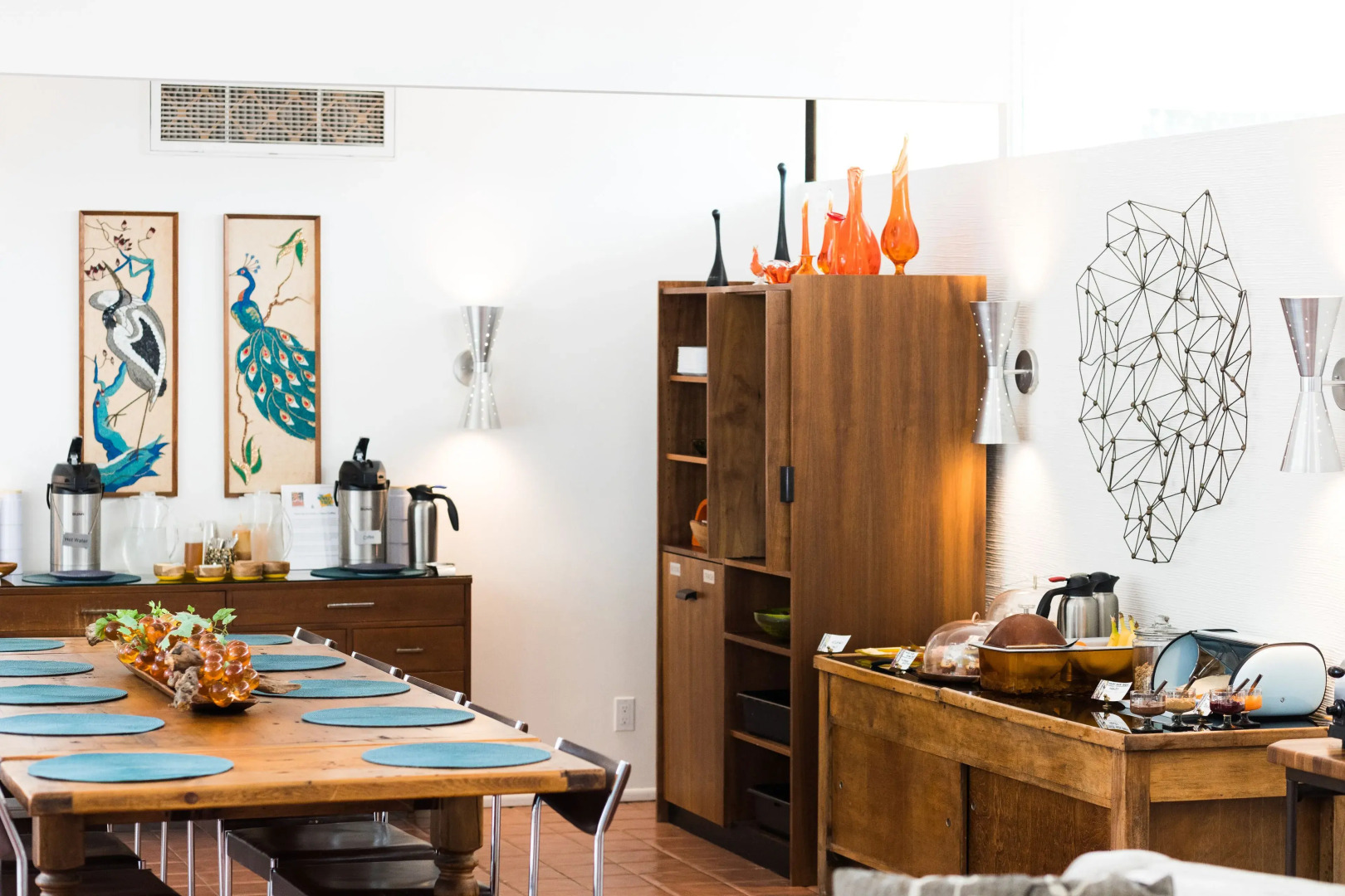 The Monkey Tree by AvantStay – Mid-Century Modern Oasis with Pool