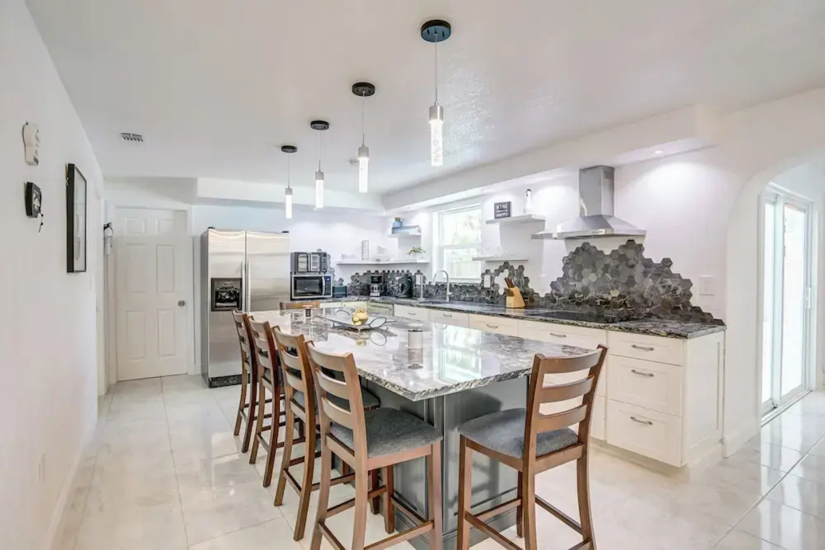 Largo Family Oasis: Private Pool & Hot Tub!