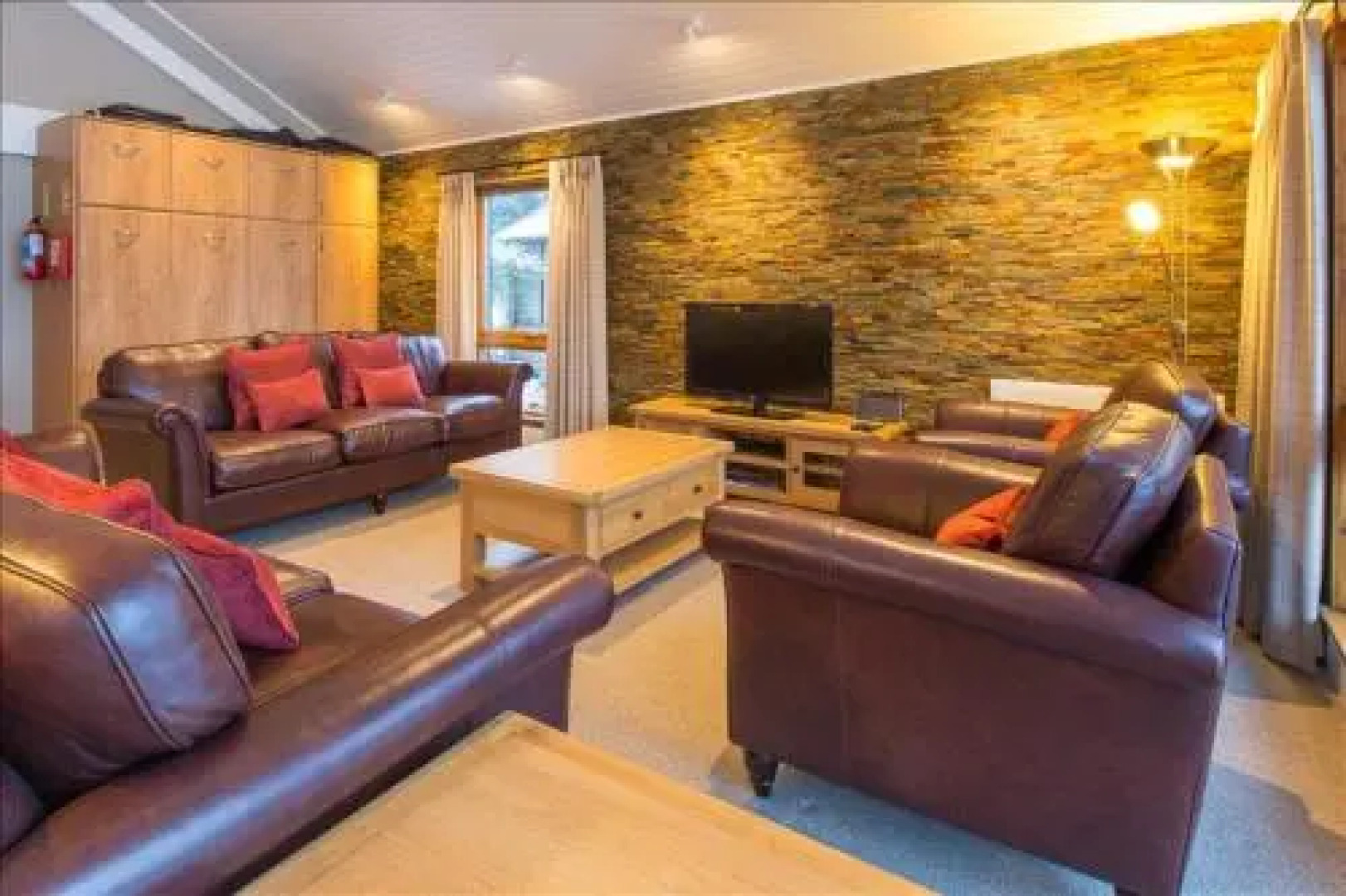 Cameron House Detached Lodge L120