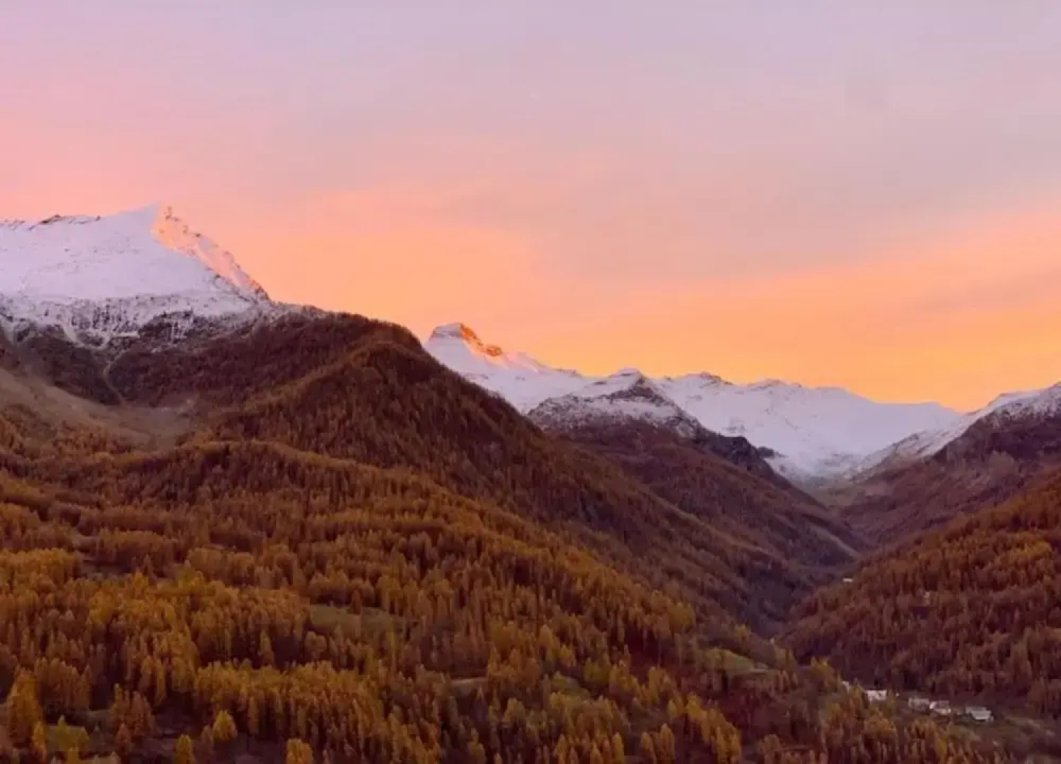 Alpine Apartment With Balcony