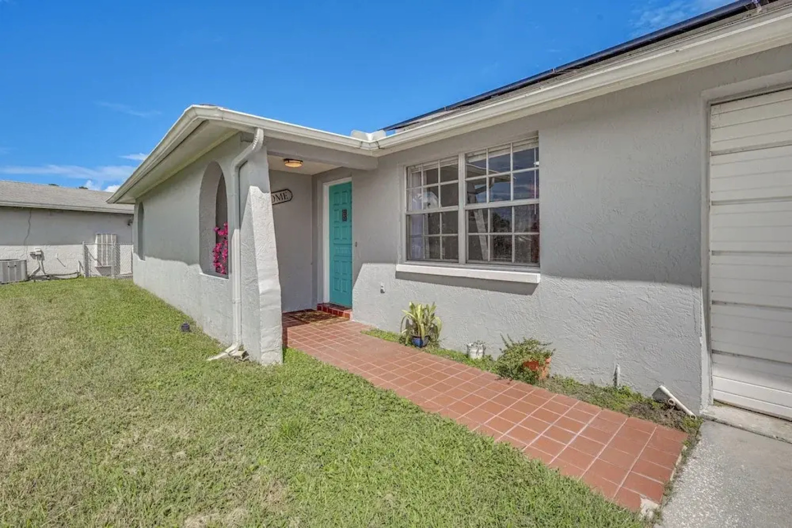 Sunset Views & Hot Tub: Lakefront Holiday Retreat!