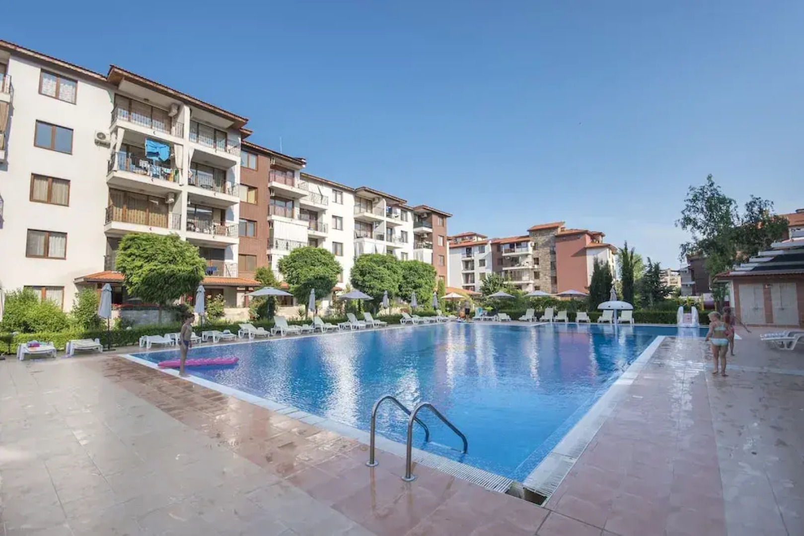 Apollon Complex Apartment