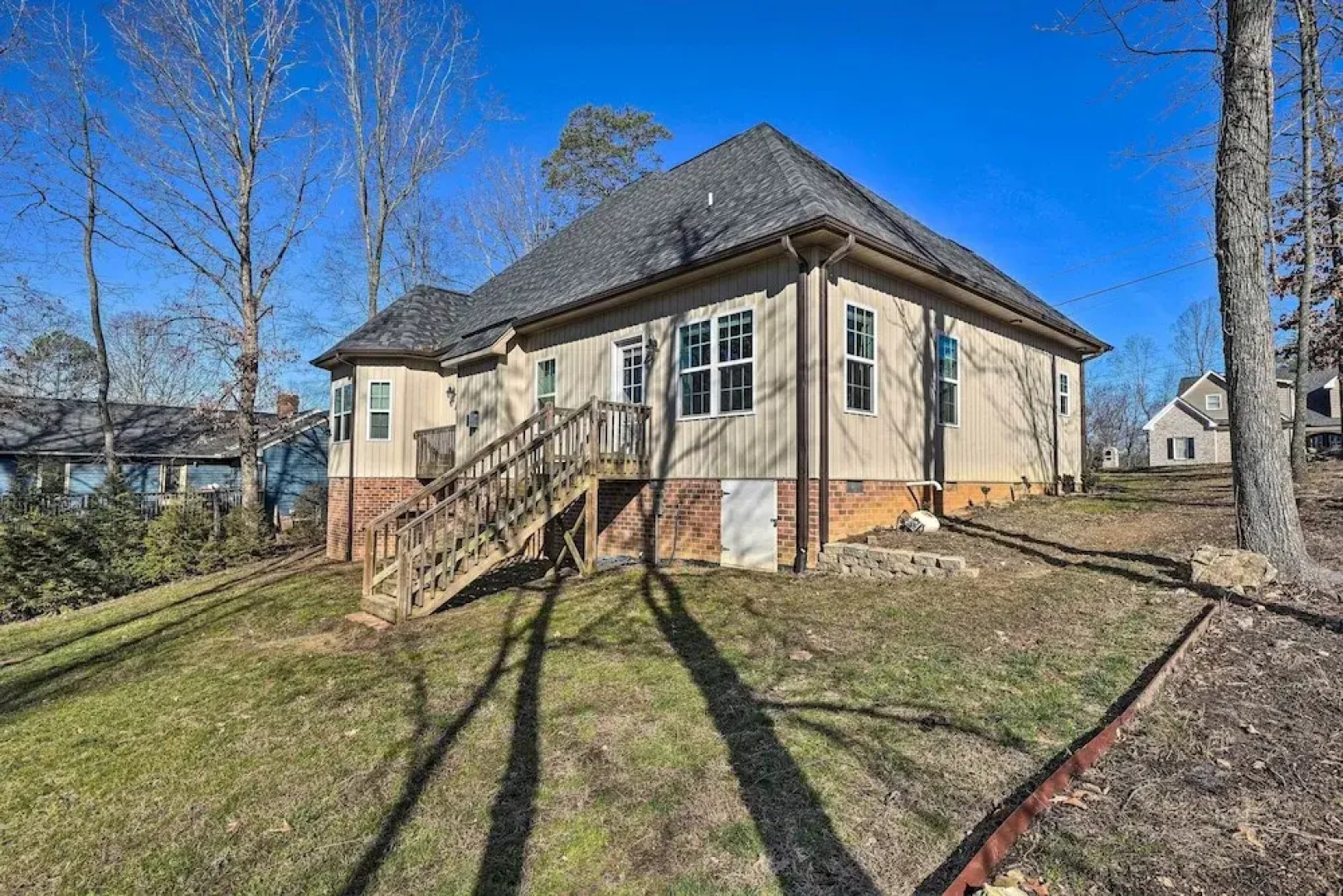 High Point Home ~ 1 Mi to Oak Hollow Lake!