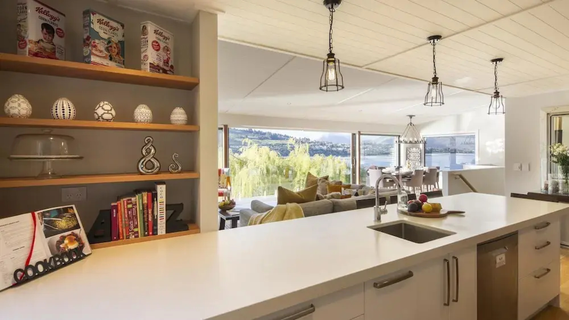 Kohanga Lakeside Villa