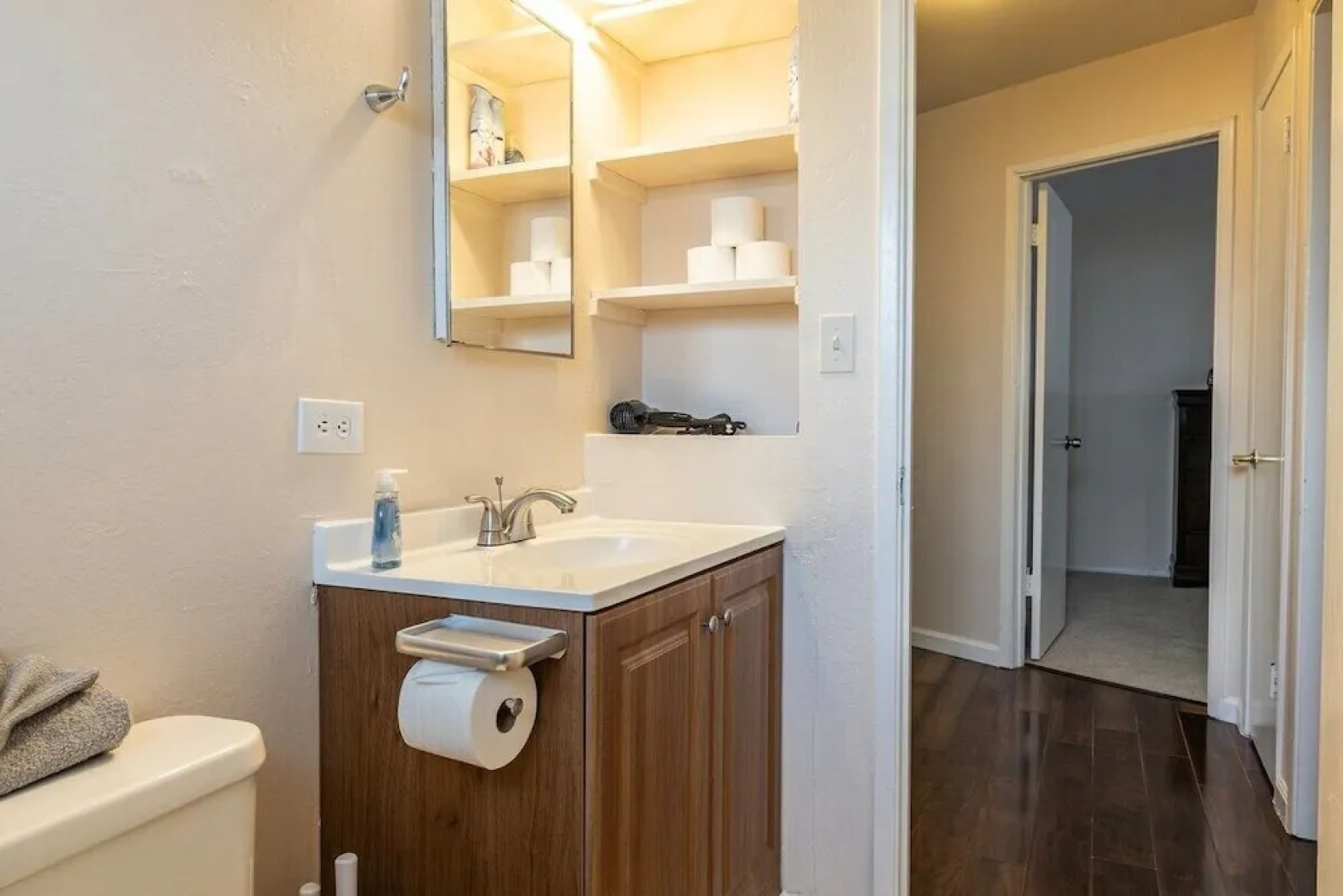 Cozy 2-bedroom in Concord