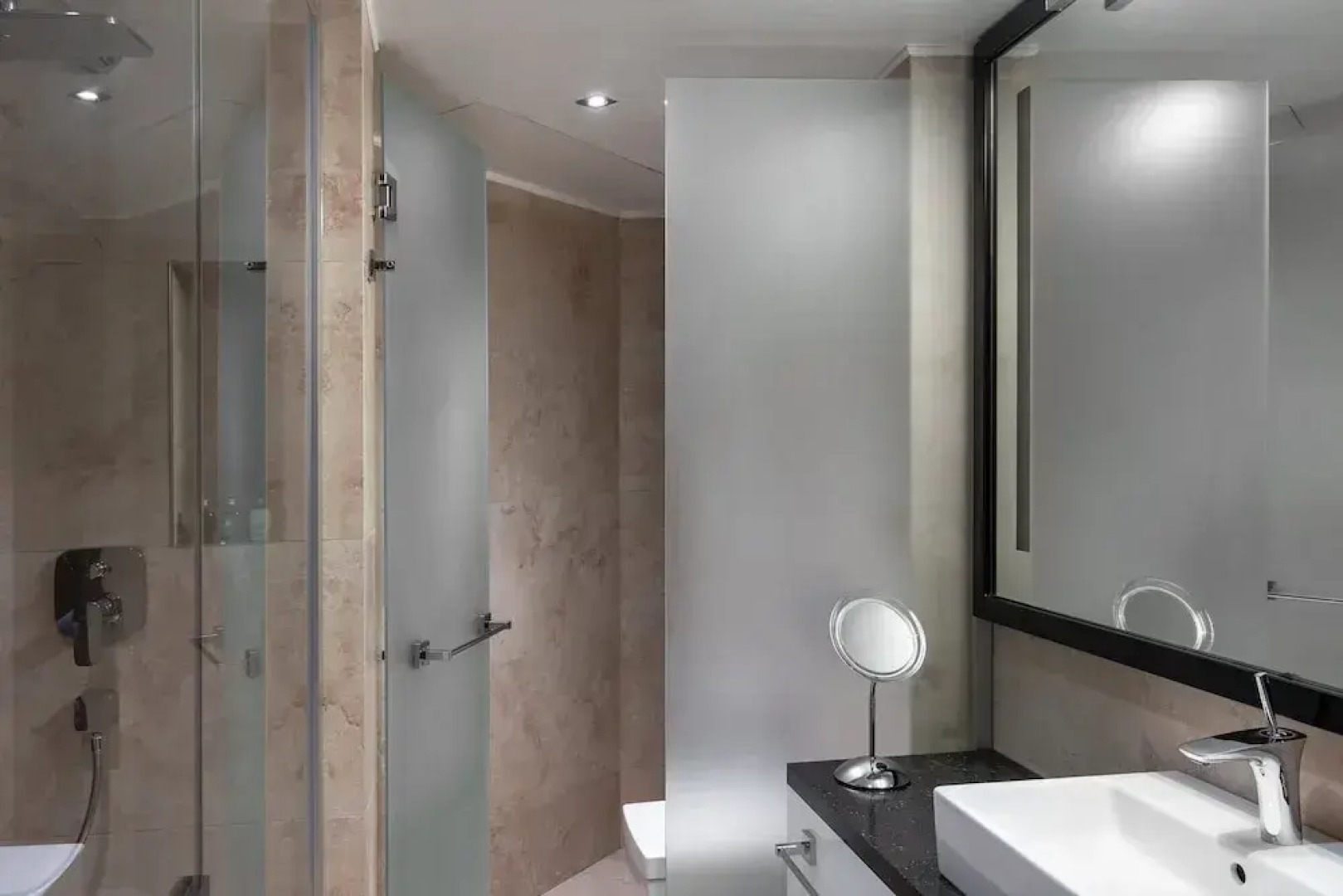 Дизайн-отель 11 Mirrors