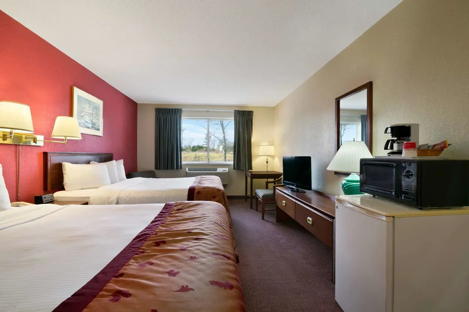 Econo Lodge Whitehall near Michigan's Adventure