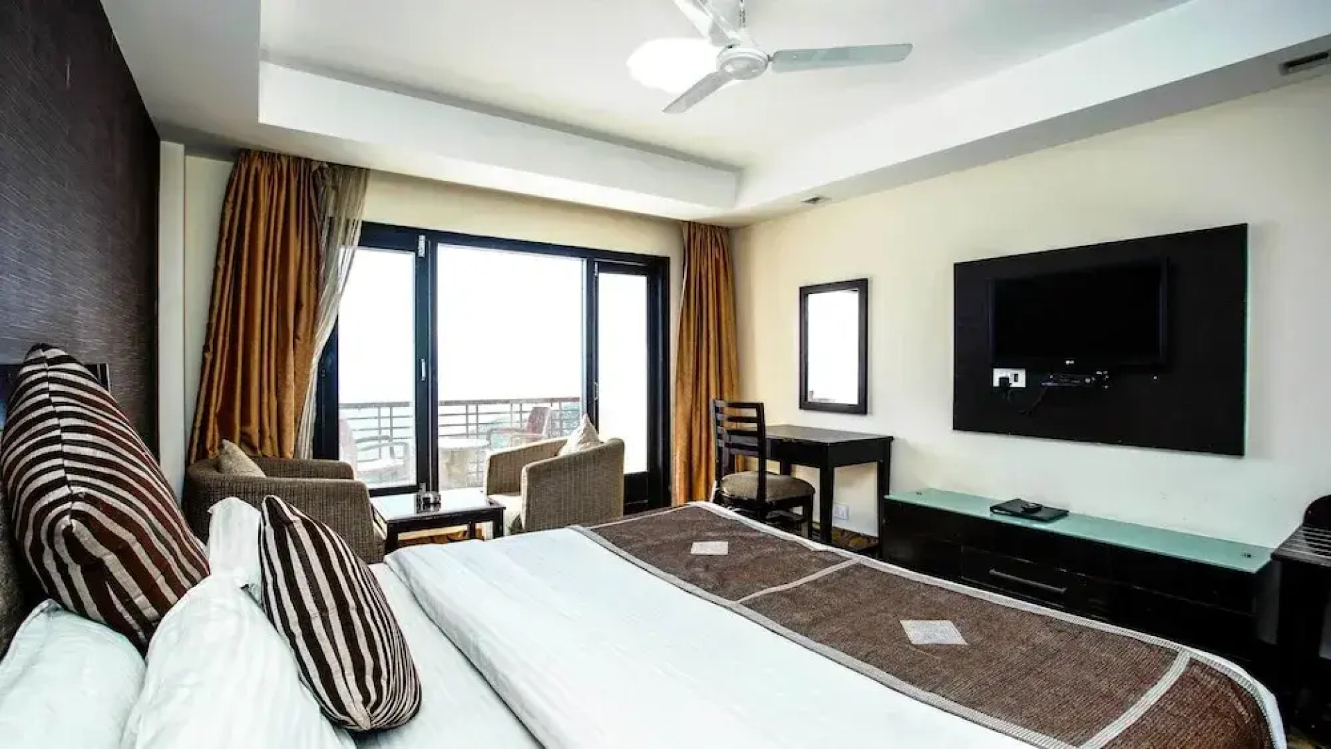 Hotel Patnitop Heights