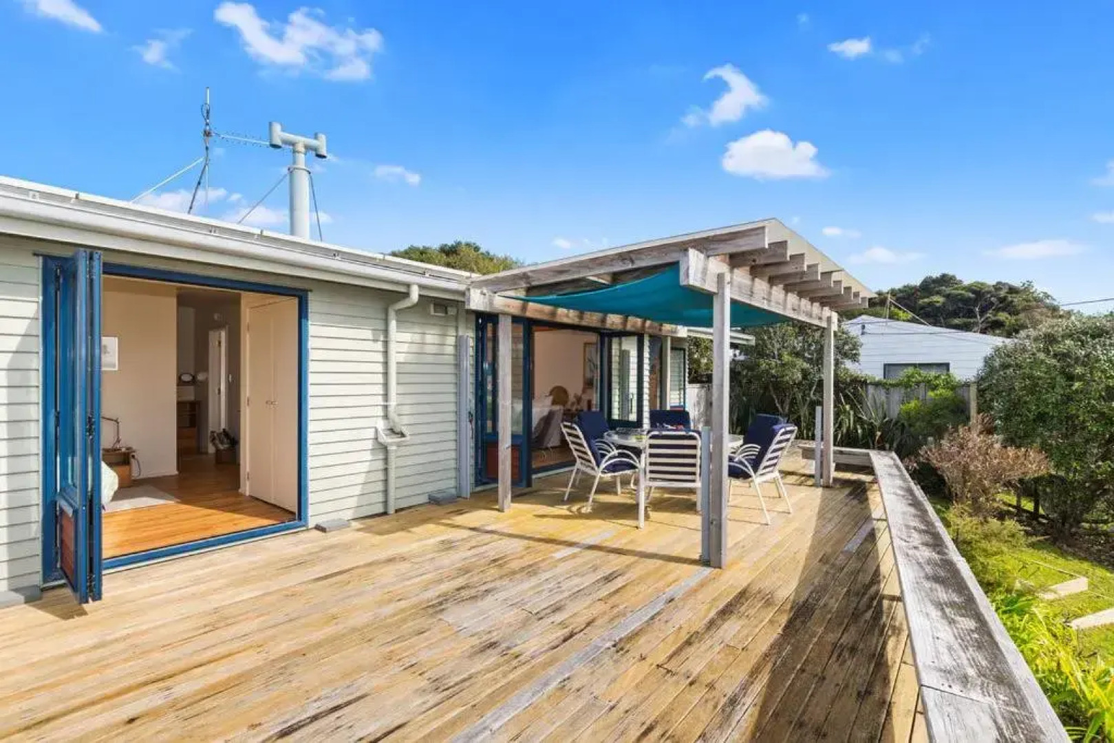 Taste Of Paradise with WiFi!- Mangawhai Heads Holiday Home