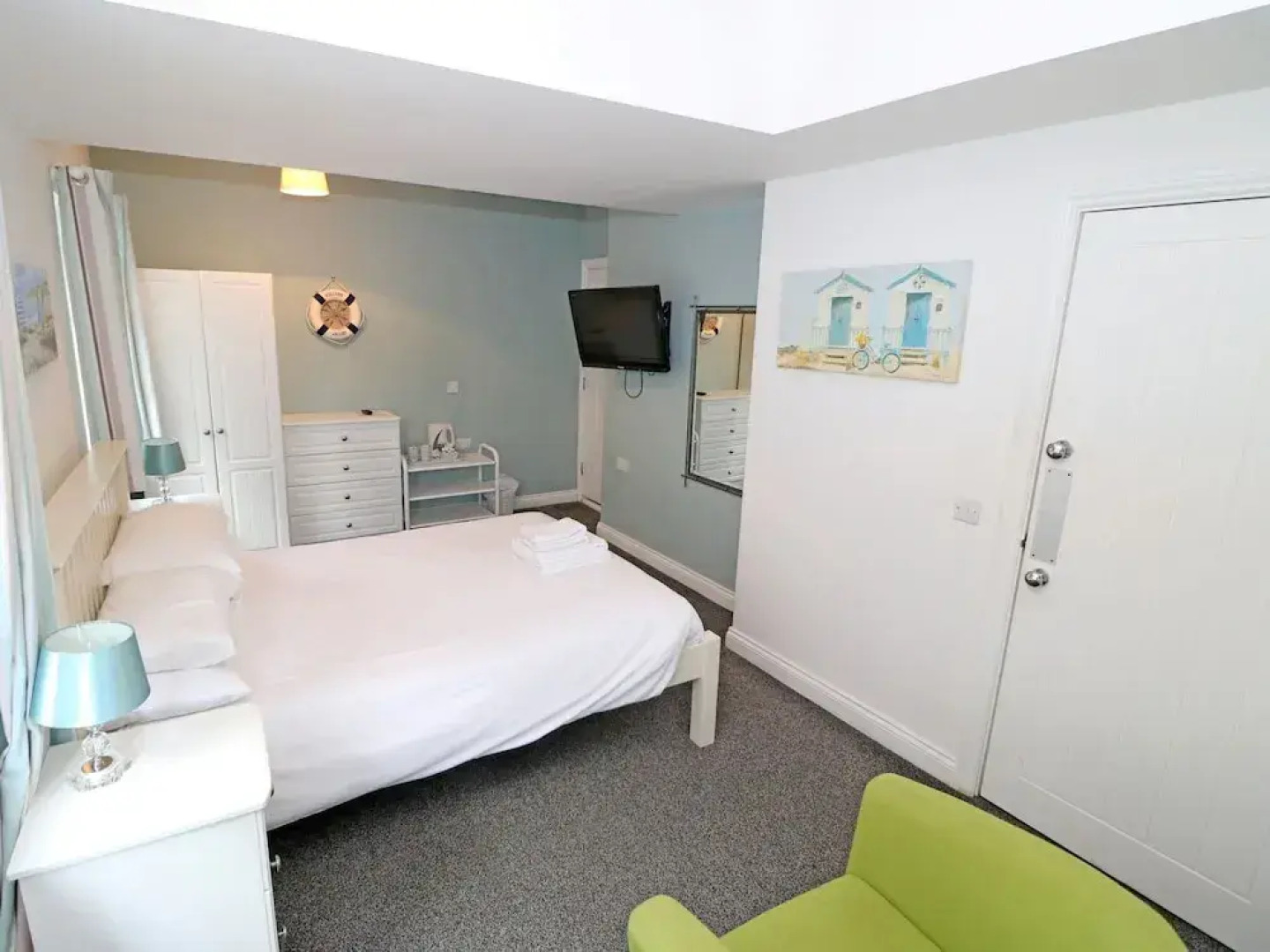 The Waves Bar Cafe B and B Hotel