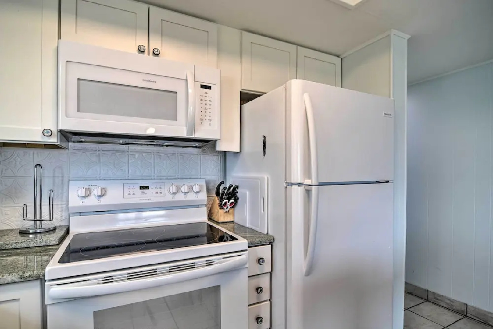 Breezy & Beachy Belleair Condo: 12 Steps to Shore!