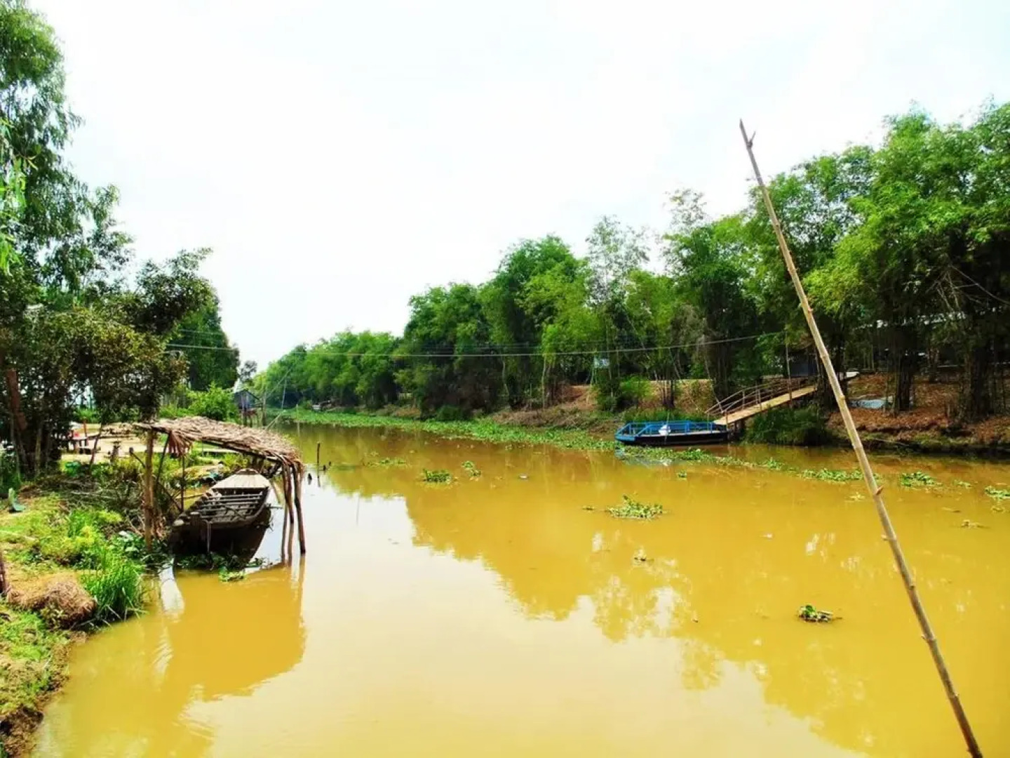 Hai Lua Homestay (Lotus Lake Homestay)