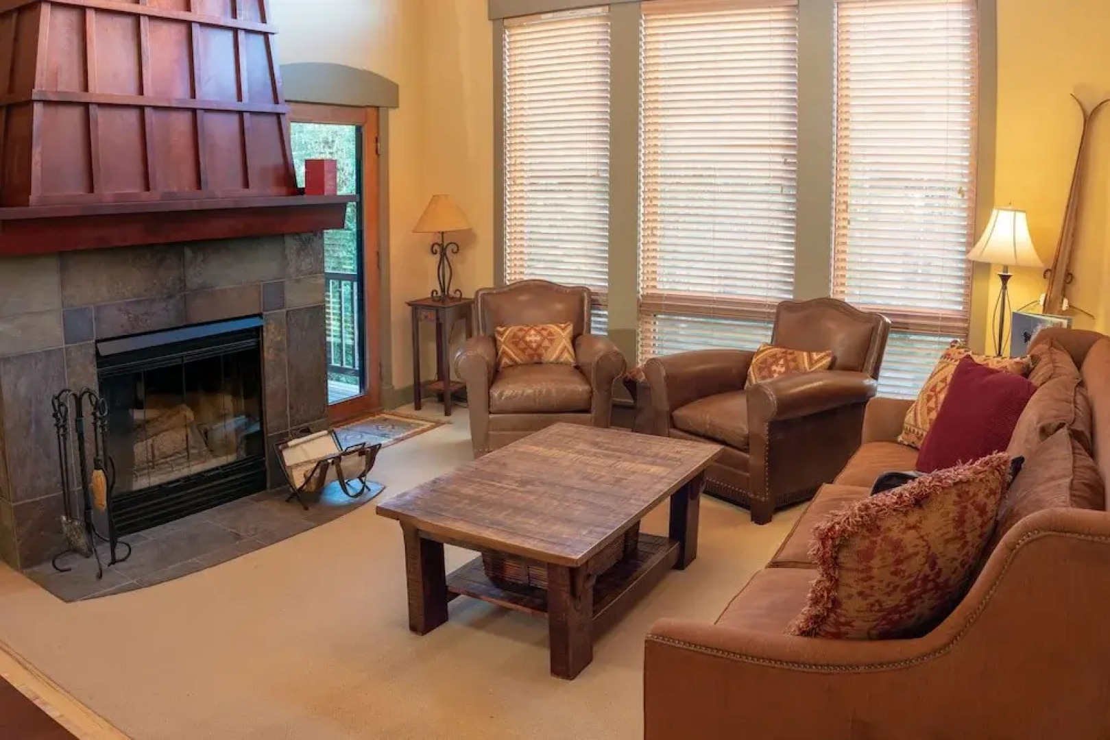 7401- Three Bedroom + Loft + Den Deluxe Crossings Townhomes 3 Condo by RedAwning