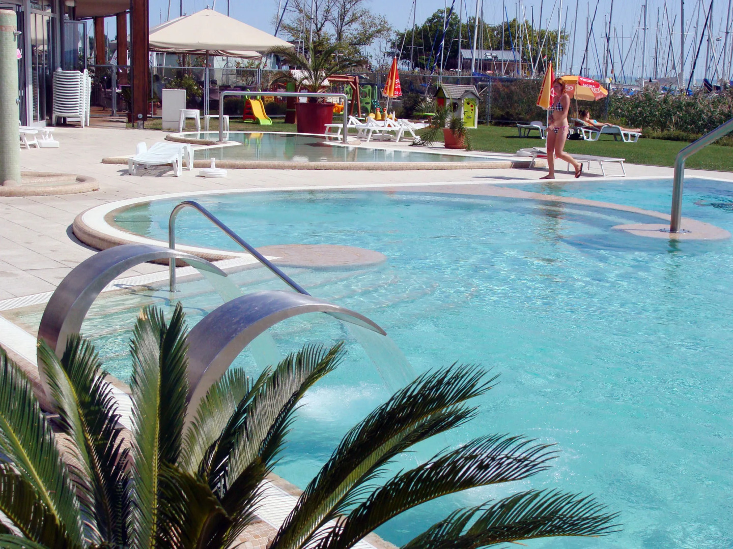 Hotel Golden Lake Resort