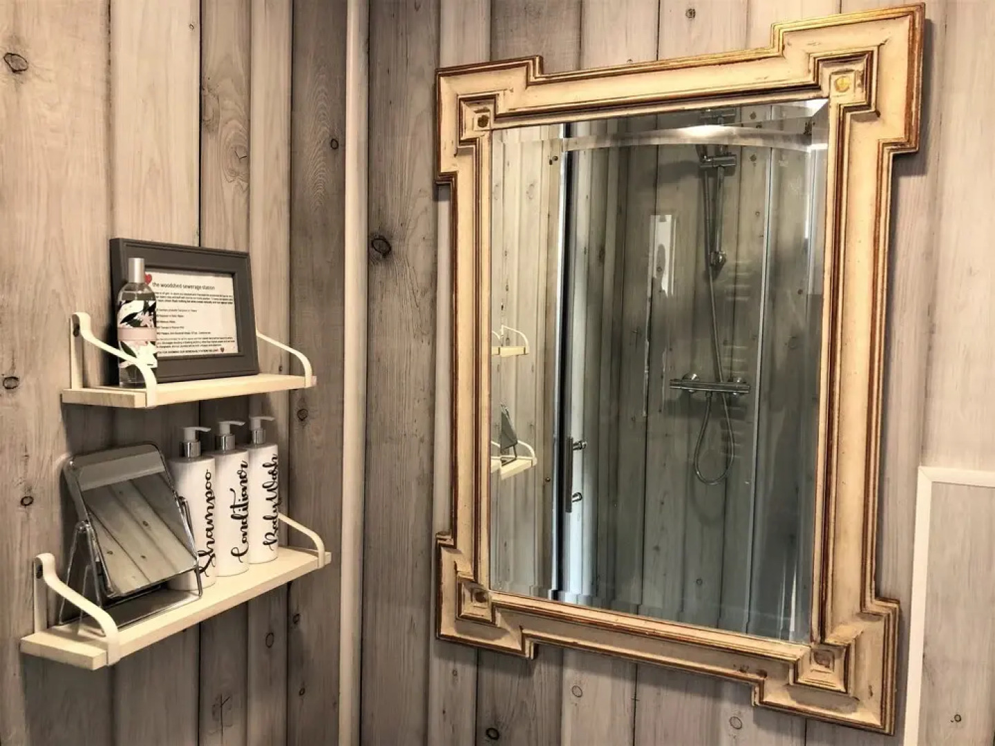 Unique 1+ bed Cabin, Parking and Private Garden