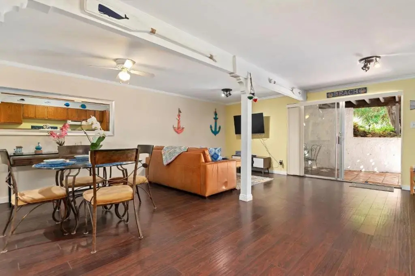 Santa Barbara Cozy Studio with Private Patio