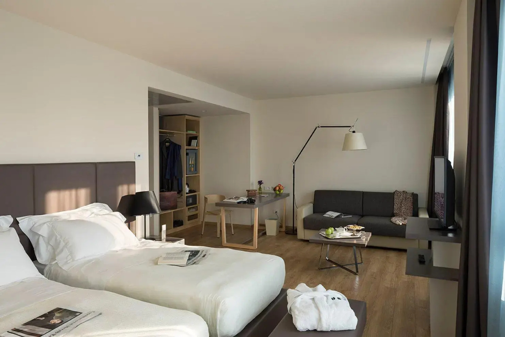 Отель Unahotels Century Milano
