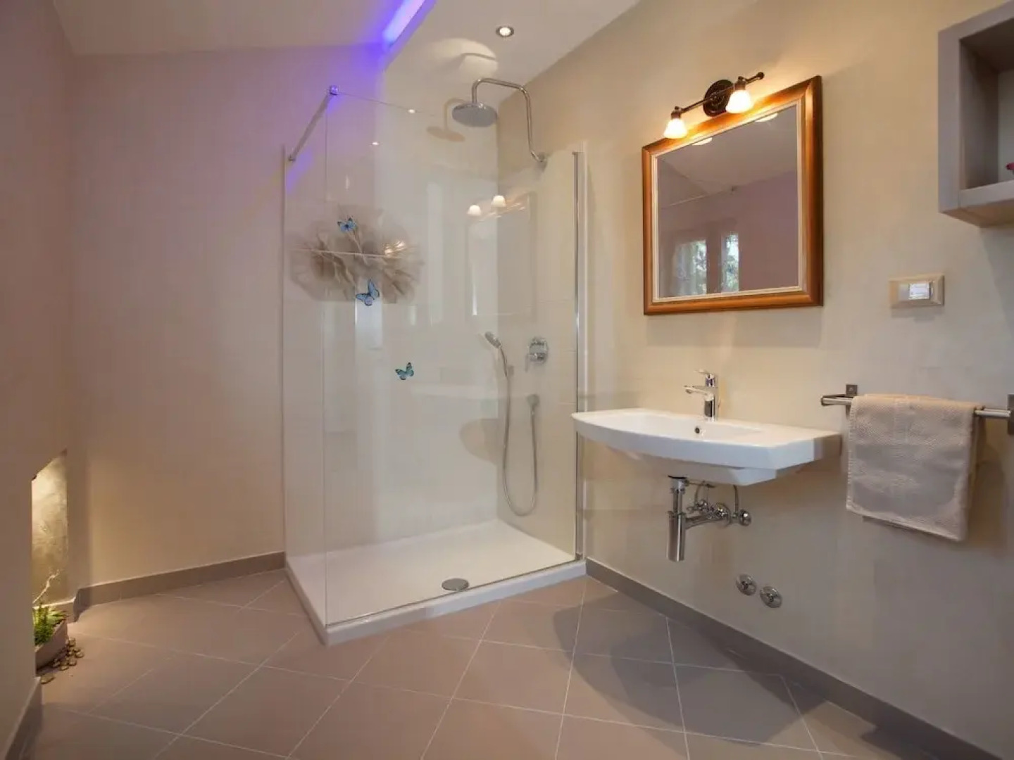 Charming Villa in Sveti Lovrec With Swimming Pool