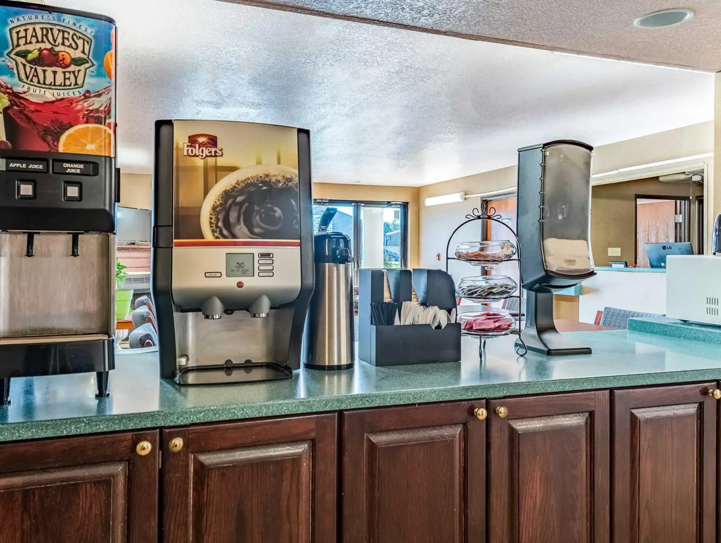 Econo Lodge Inn & Suites