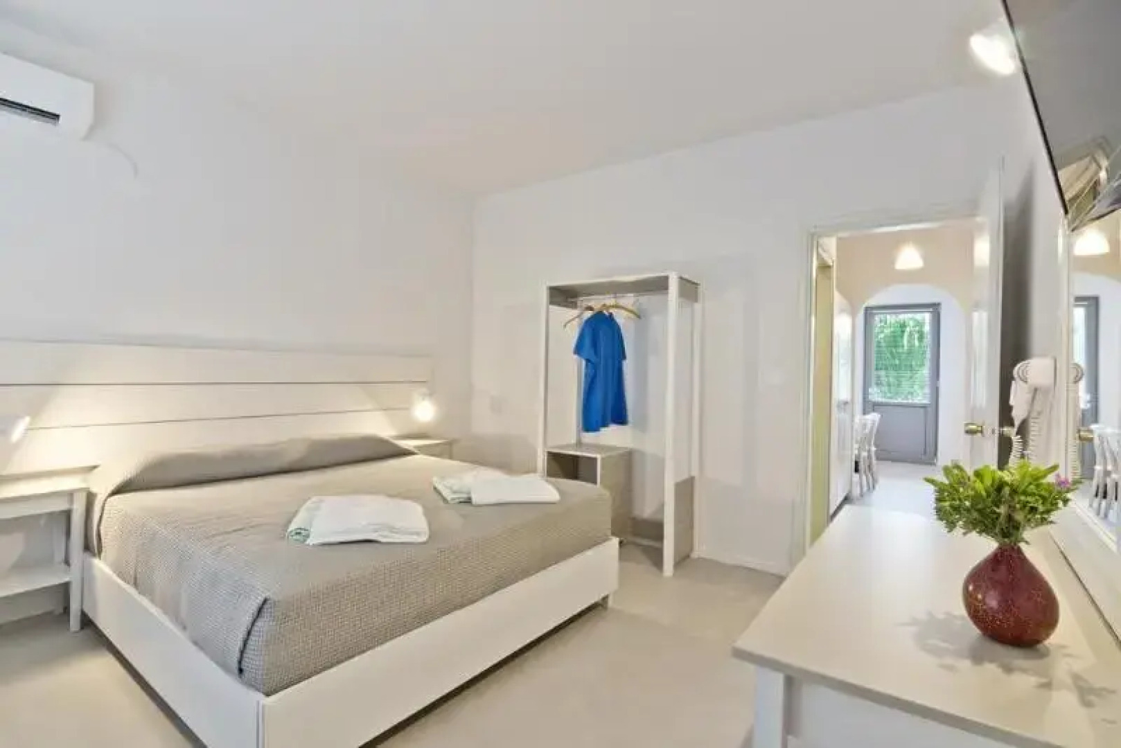 Gregory Peck Beach Break Apartments