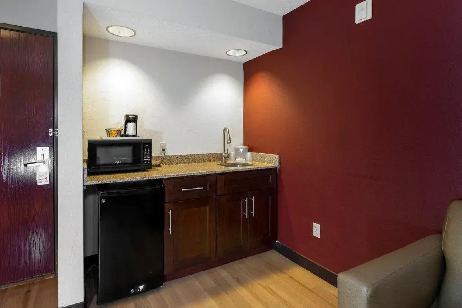 Red Roof Inn & Suites Dover Downtown