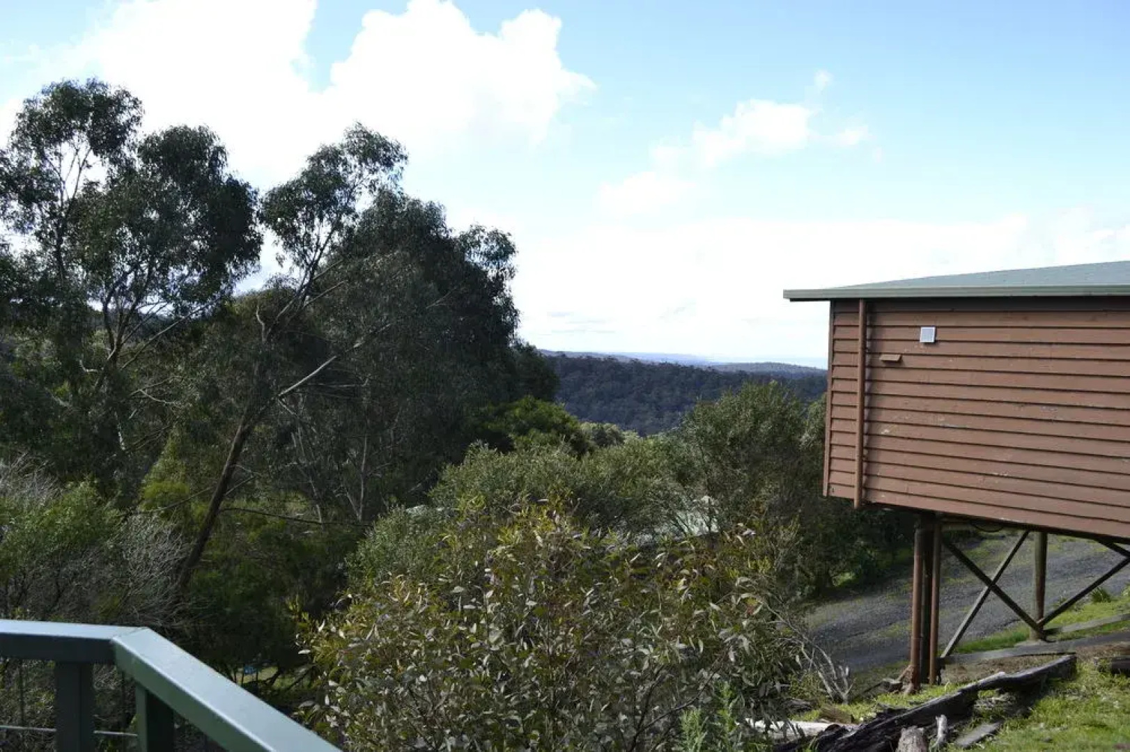 Lorne Cottages Ocean Views - Log Fires & Spas