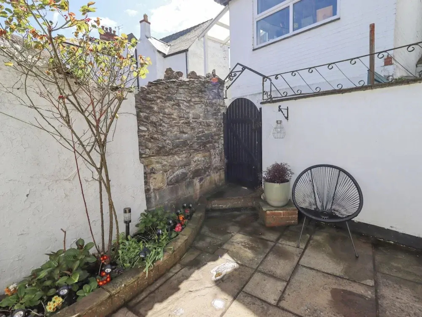 No. 9 On The Riverbank