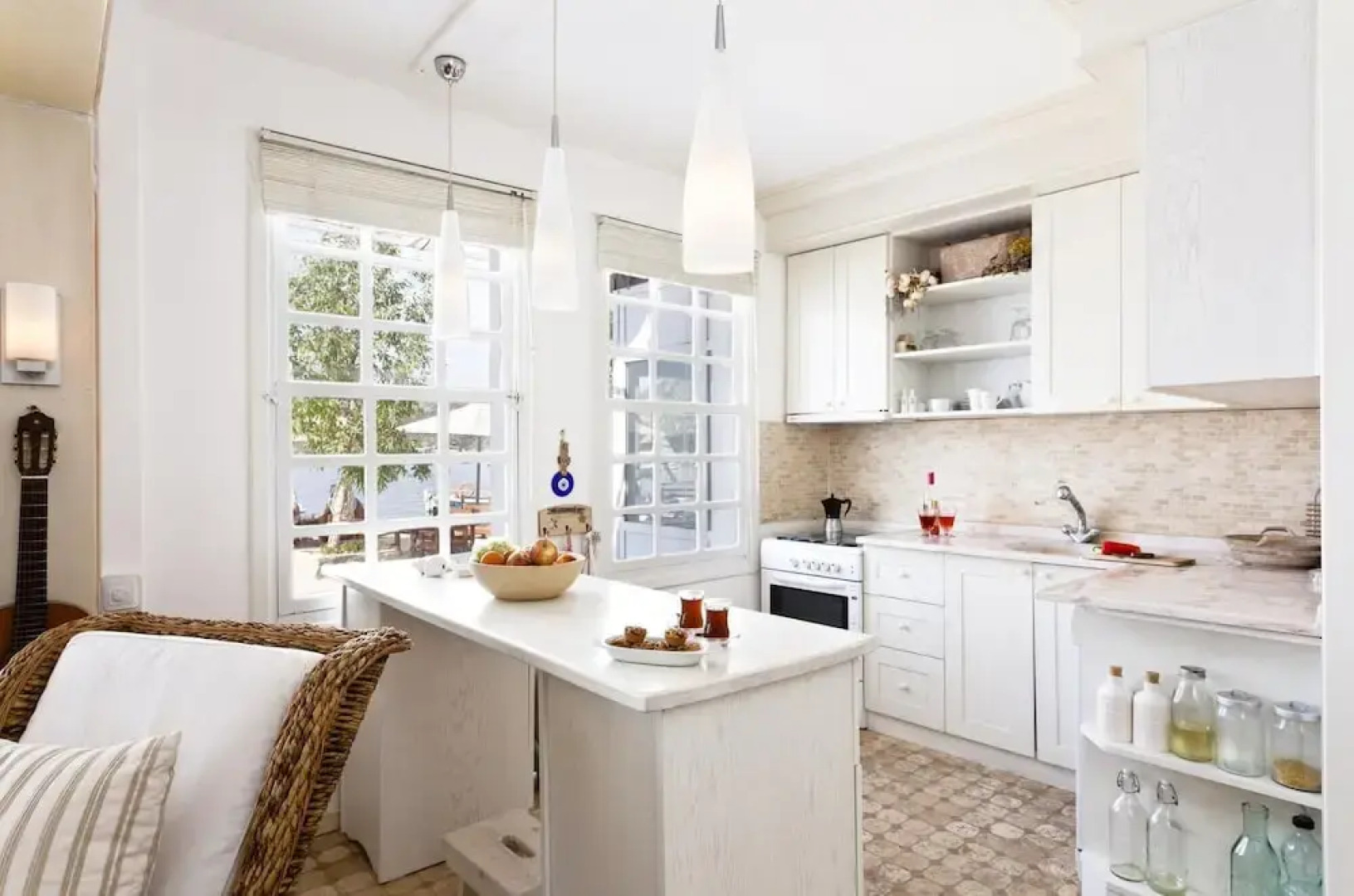 Waterfront Cottage in Ta l ca