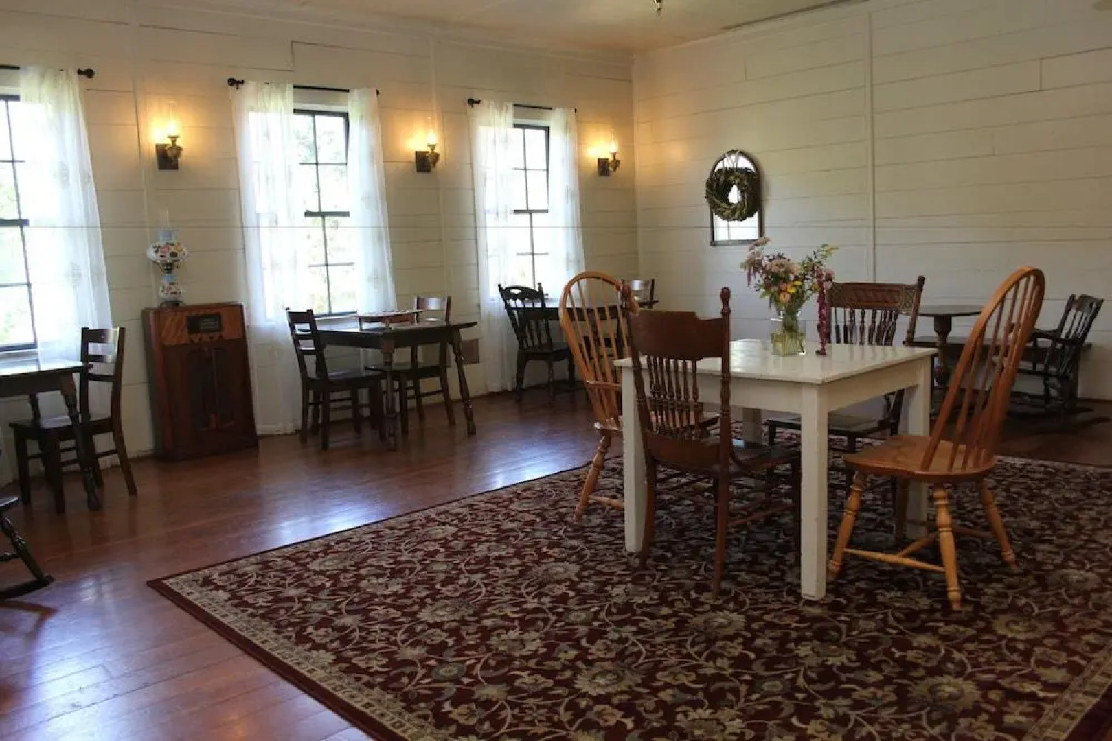 Wolf Creek Inn & Tavern