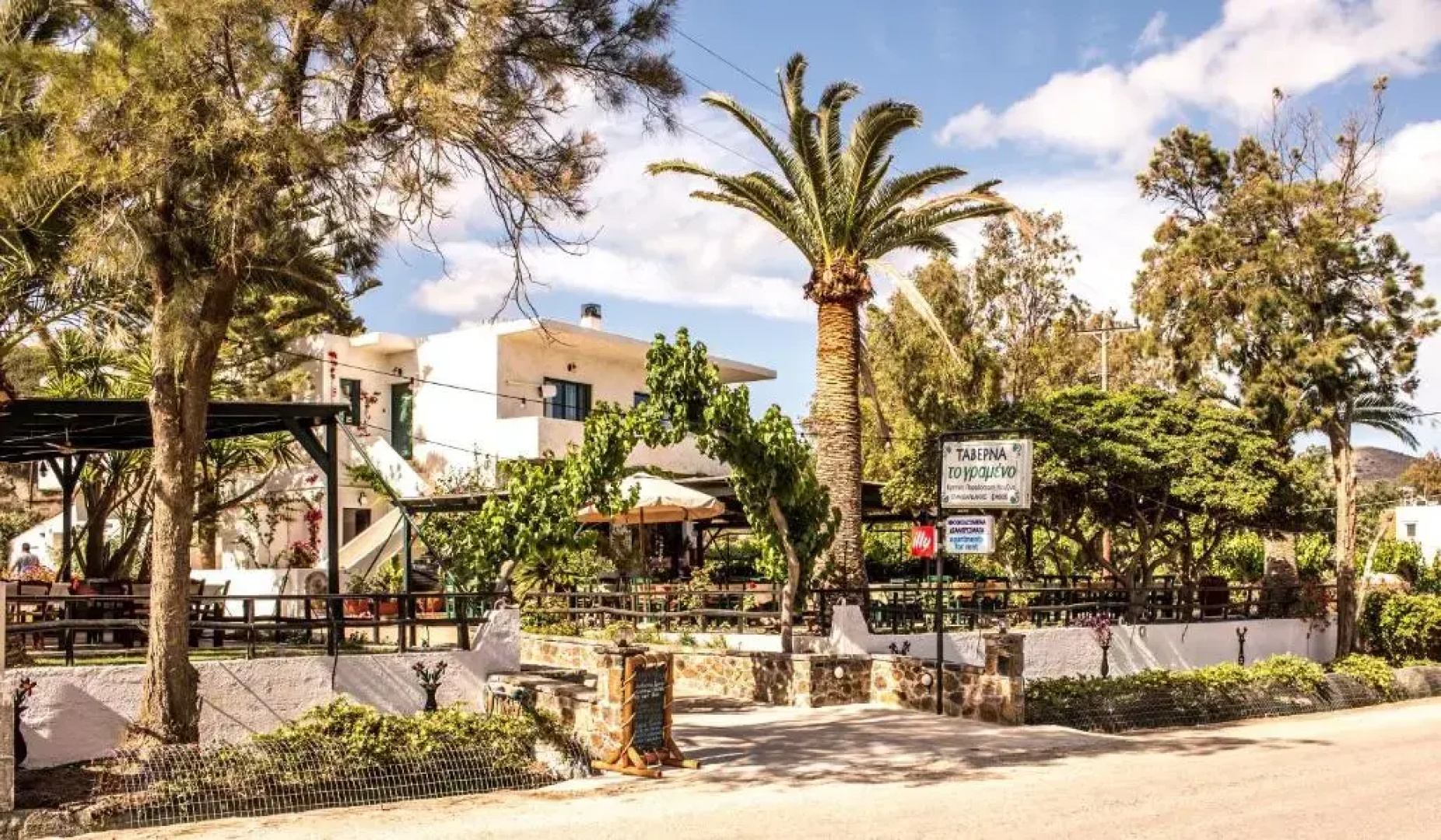 Grameno Apartments