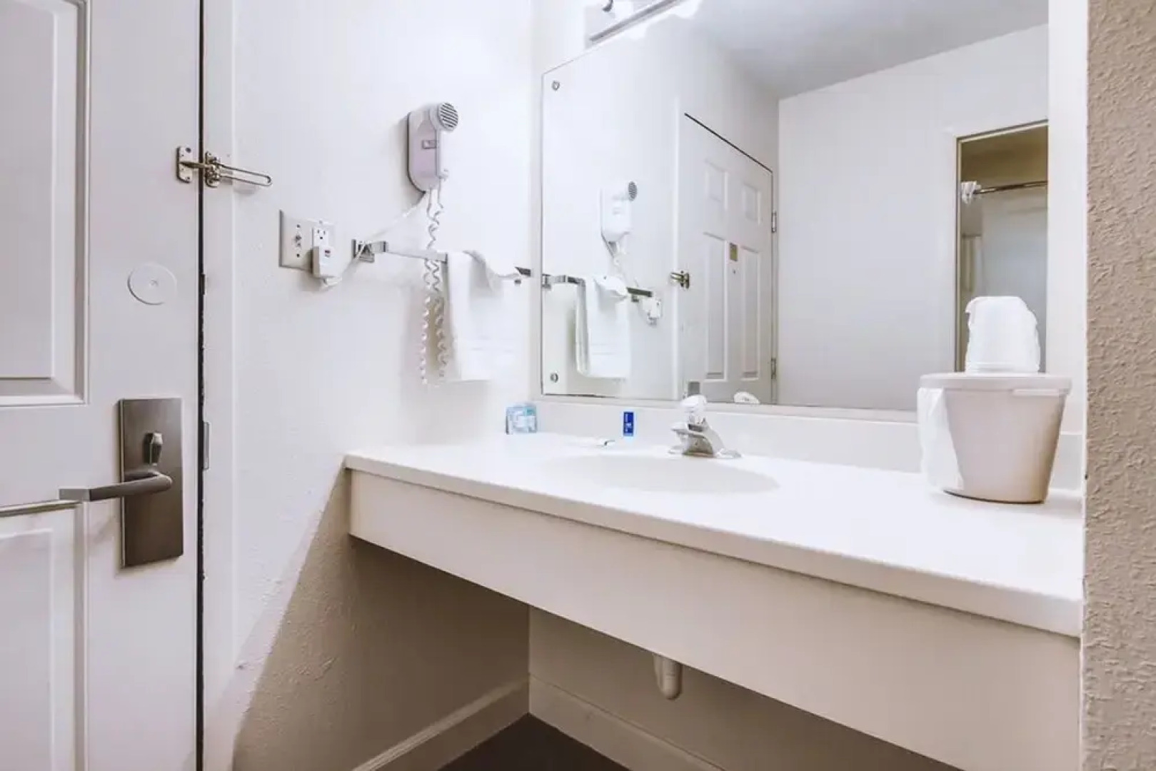 Sky-Palace Inn and Suites McCooK