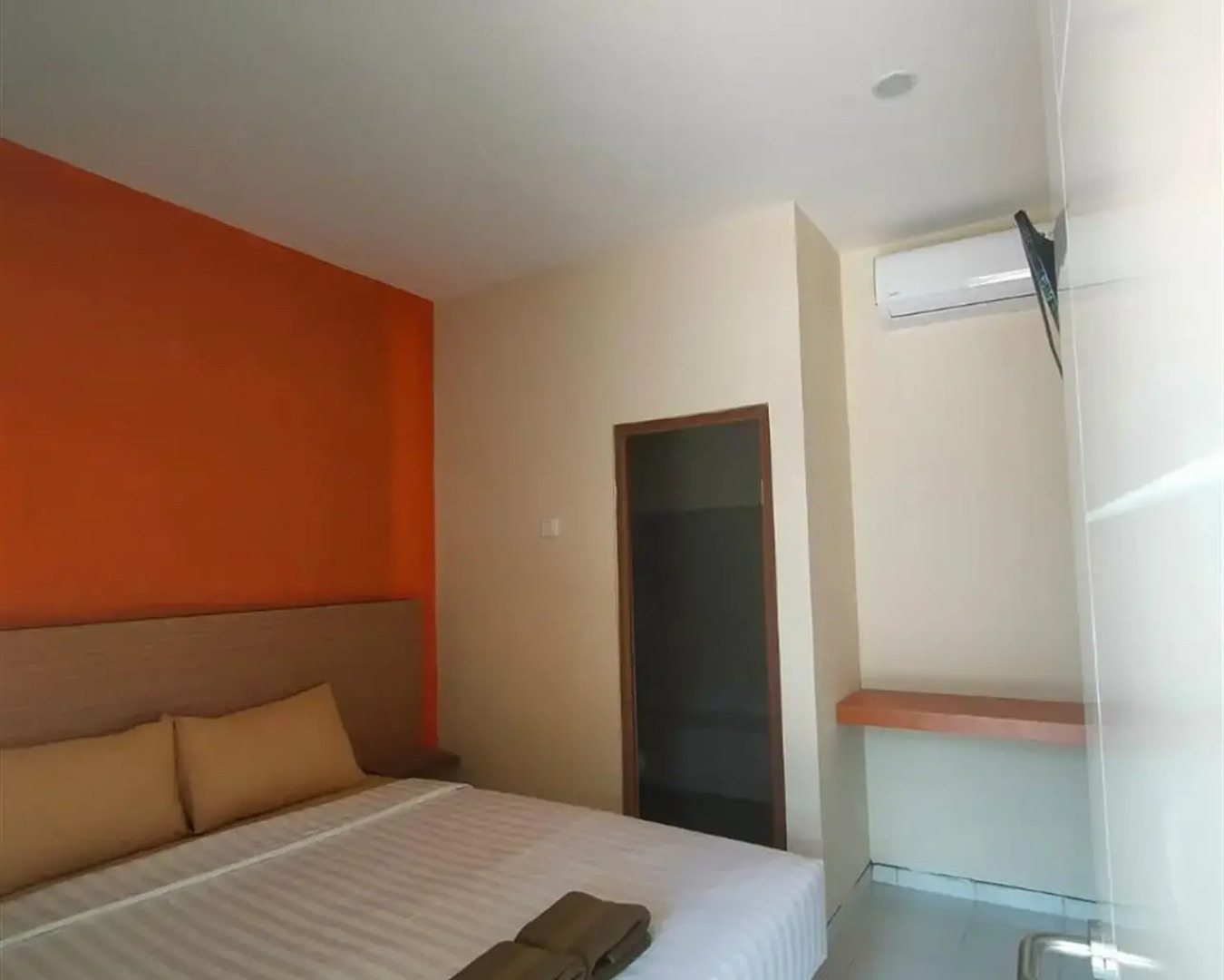 RedDoorz near Alun Alun Karimunjawa