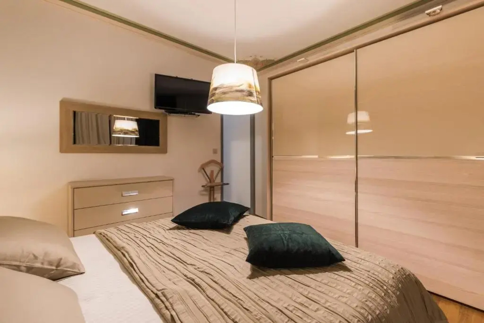 Holiday House OLIVE GROVE with pool and garden