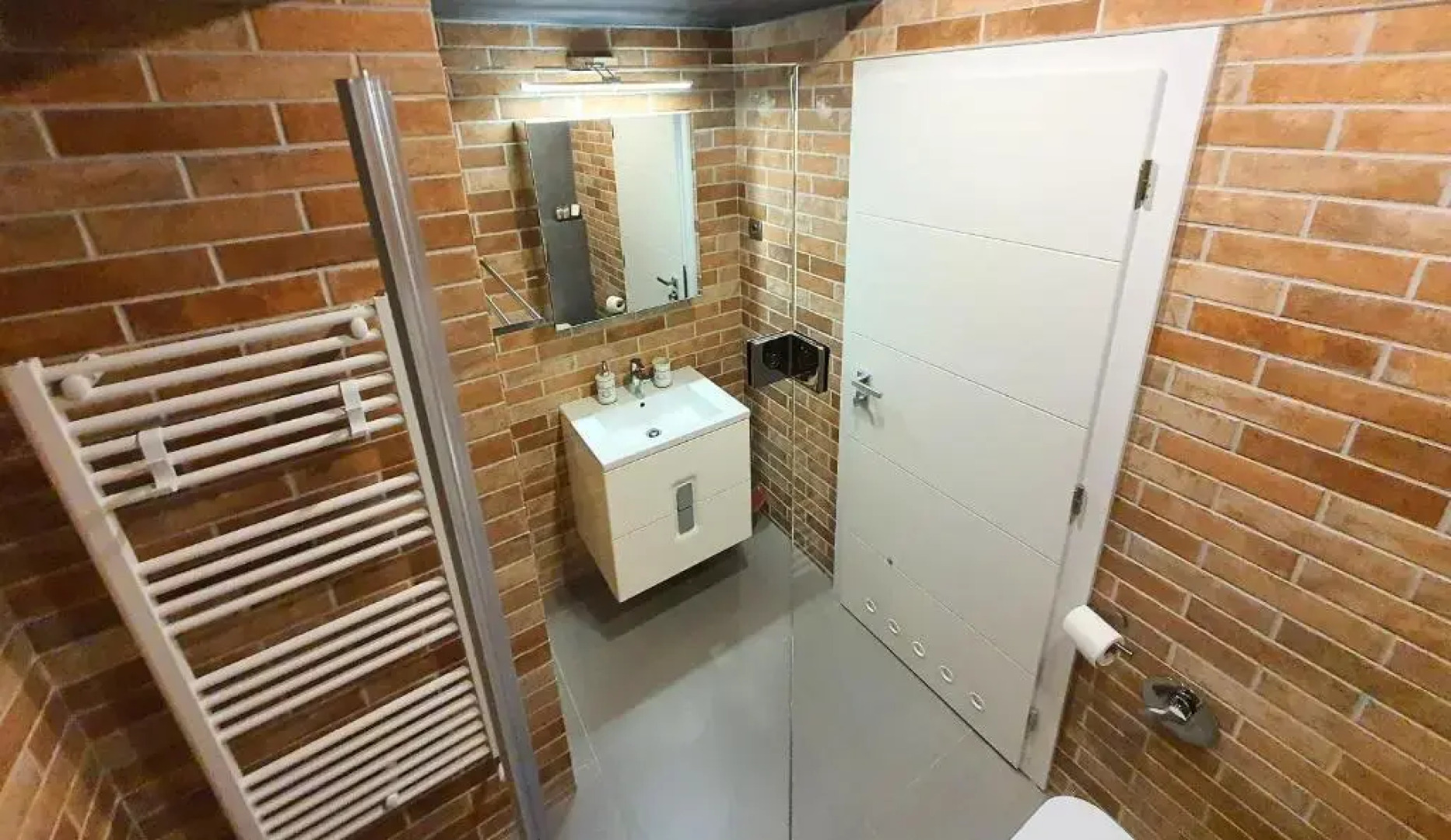 Eriss Studio Suite - OZone building apartment