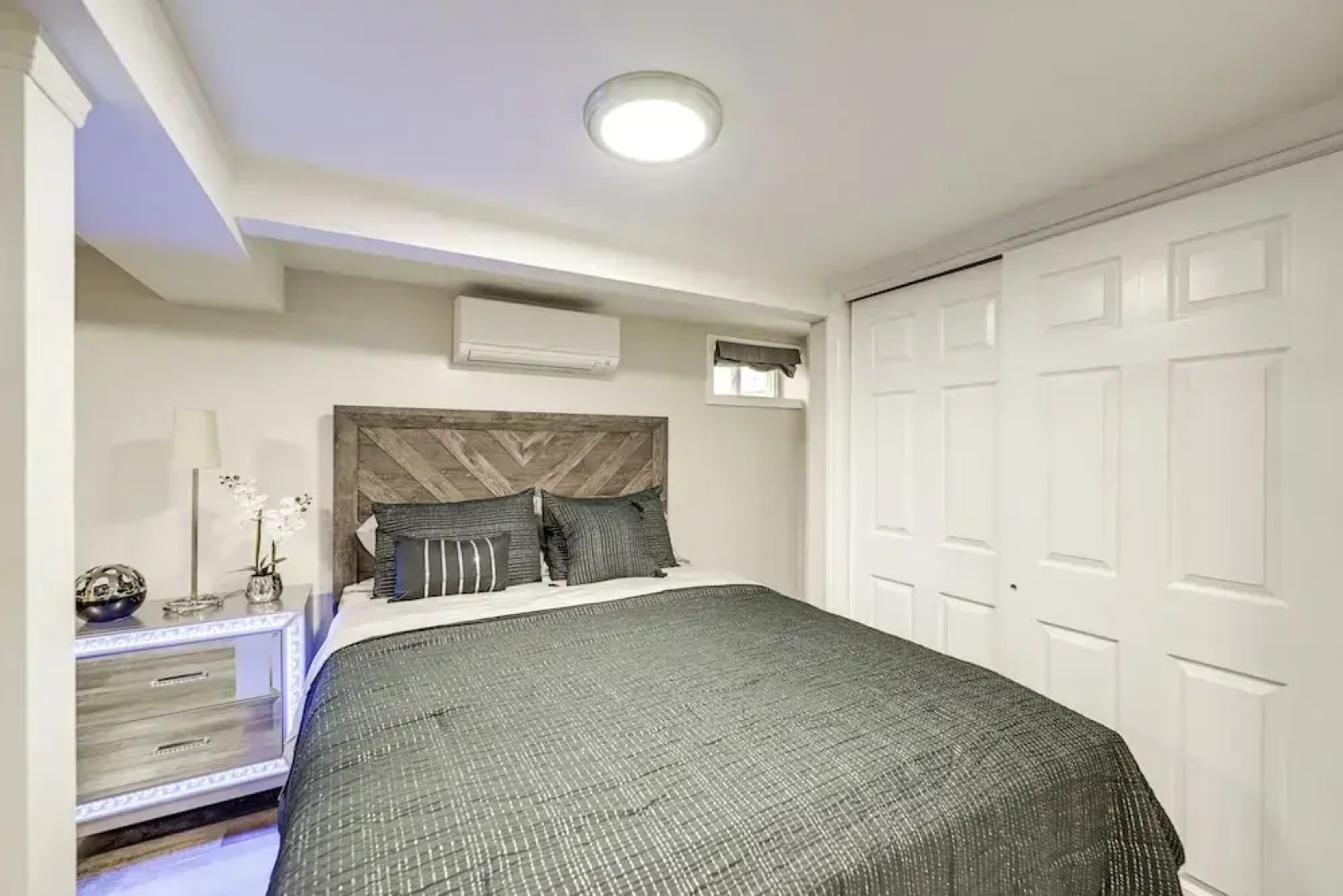 Walkable Elmont Studio: 19 Mi to New York City!