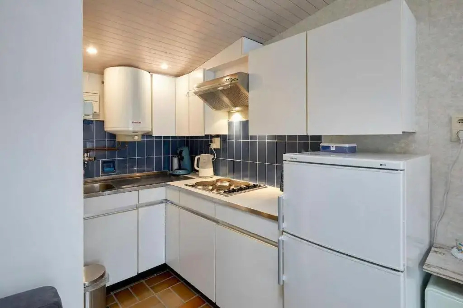 AMAZING BEACH & SUNSETS JUST 75m FROM THE BEACH!