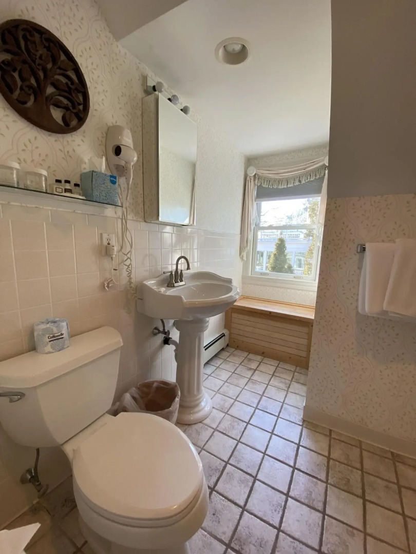 The Roger Sherman Inn