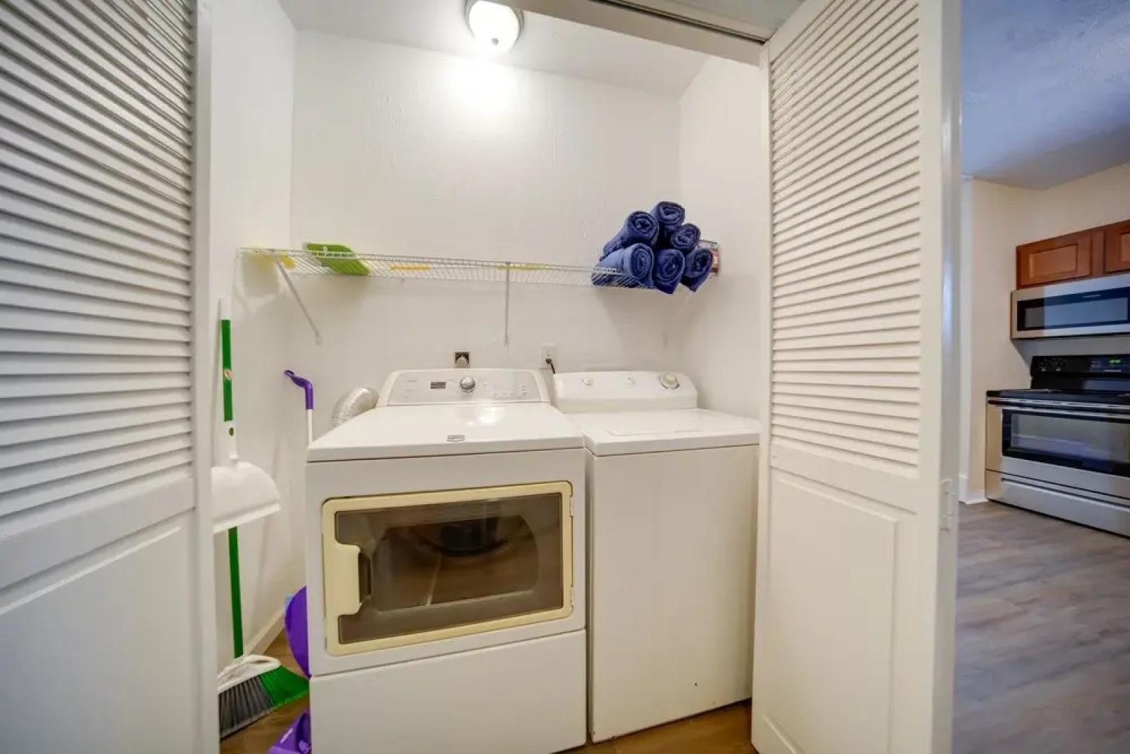 Vacation Rental w/ Porch & Views of Lake Erie!