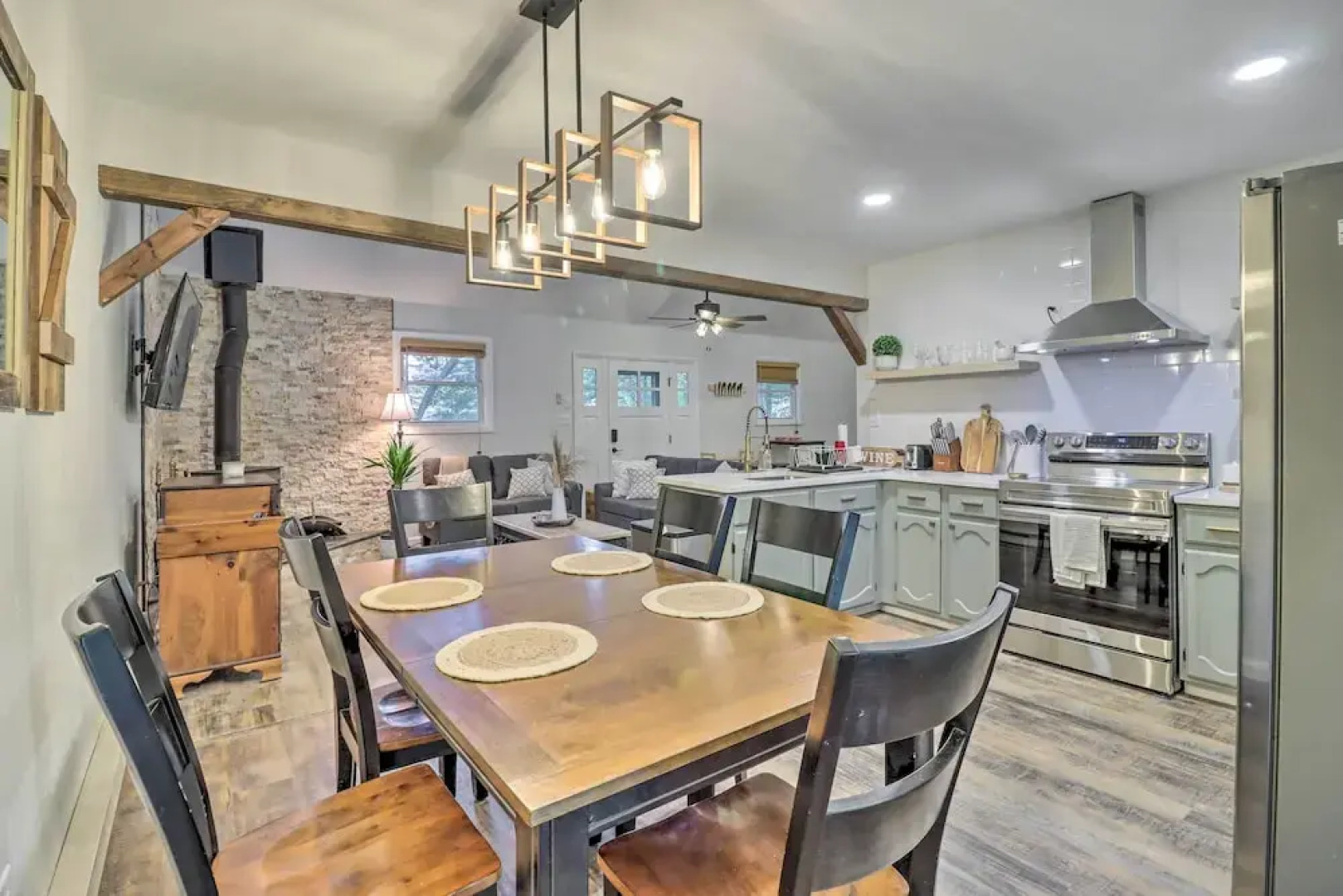 Charming Emerald Lakes Cottage w/ Hot Tub!