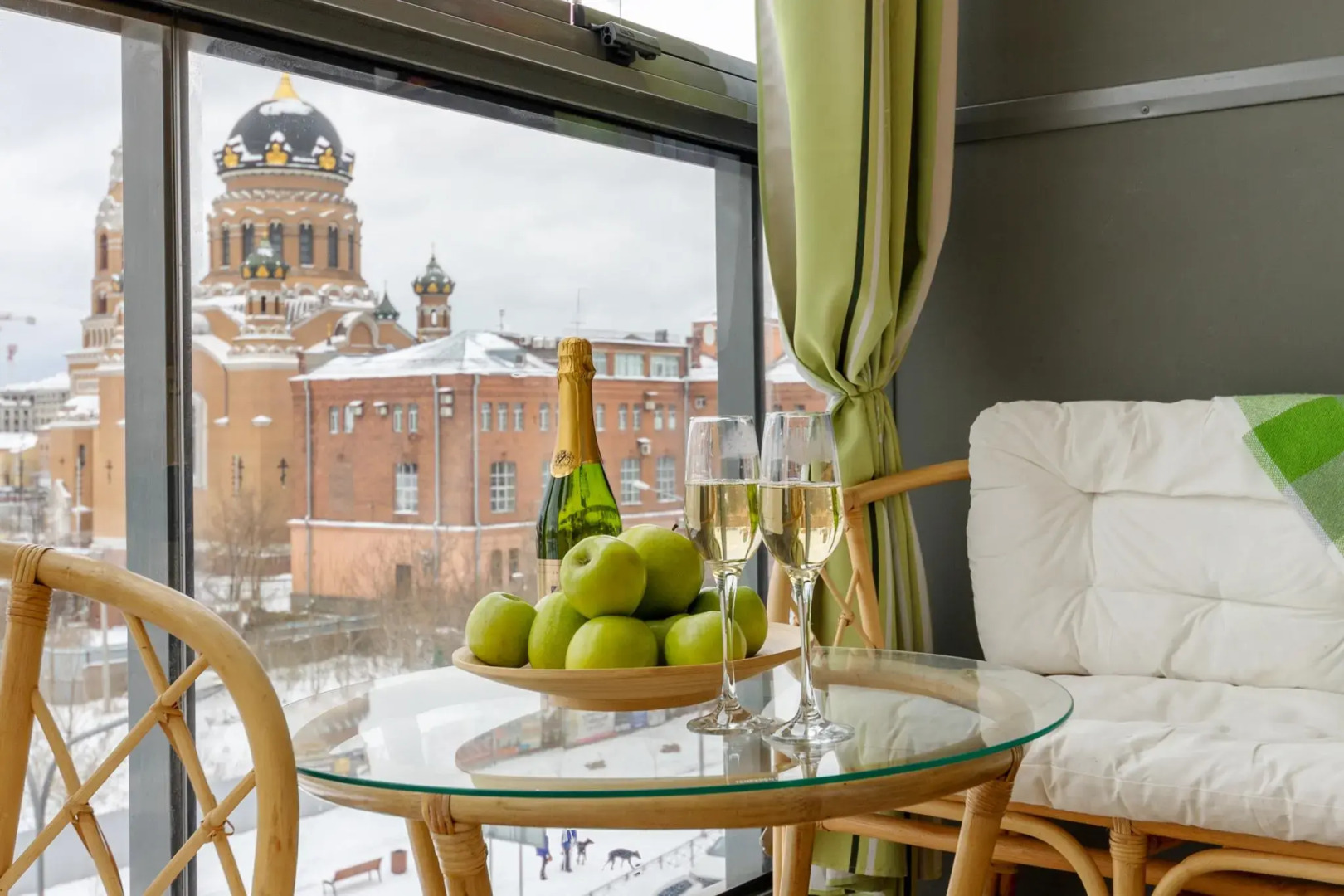 БелосНежность на набережной Обводного канала 108