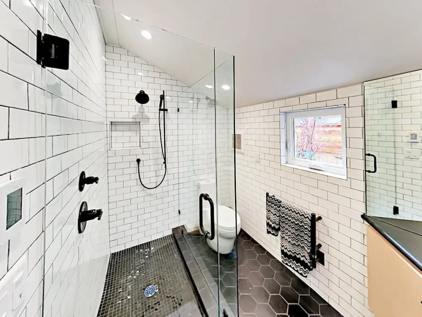 Hillcrest - 3 Br Cabin