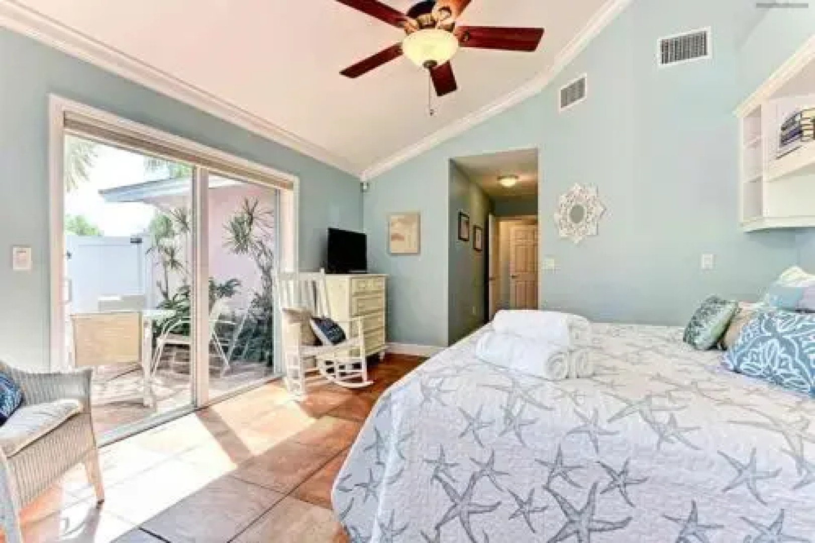 Palm Isle 3201 by RedAwning