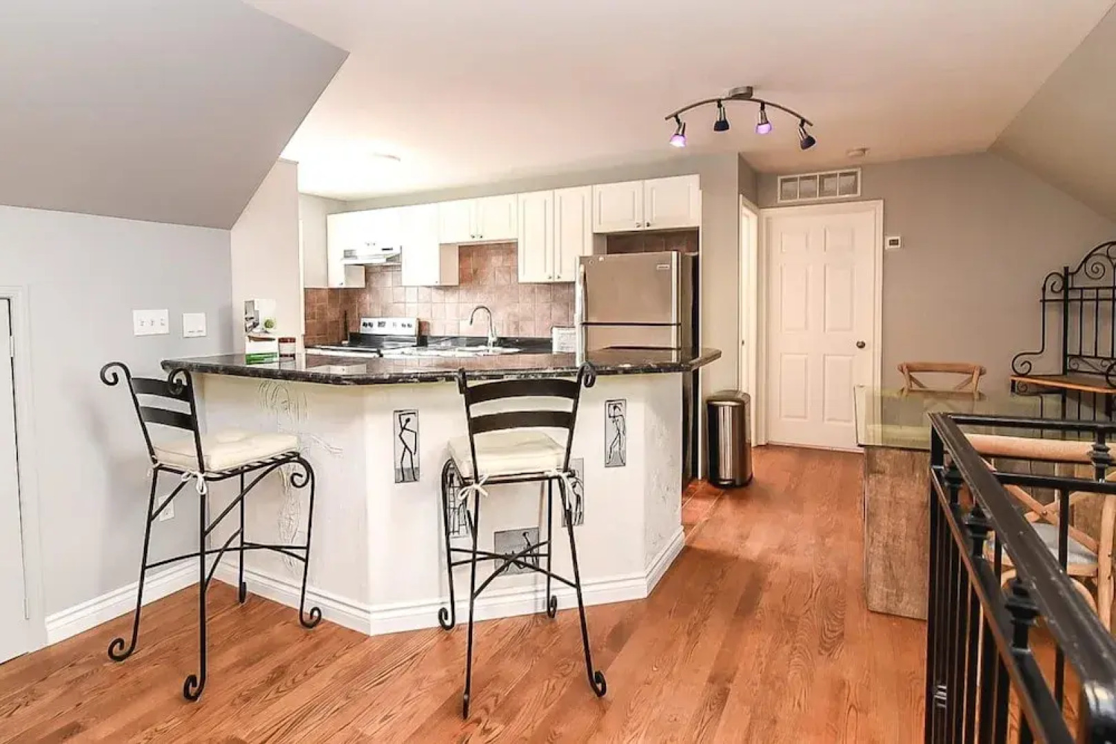 Private 2bdrm Unit With Ensuite Laundry - U5A