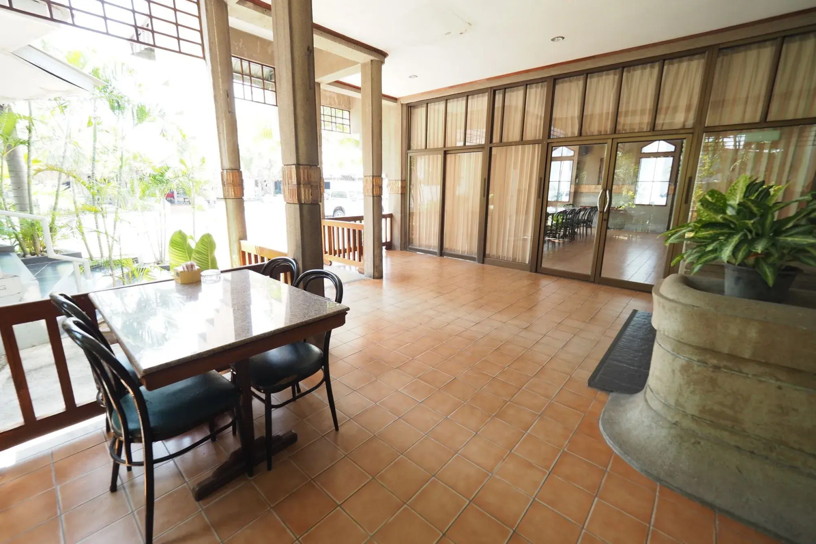 Pachara Hotel and Restaurant