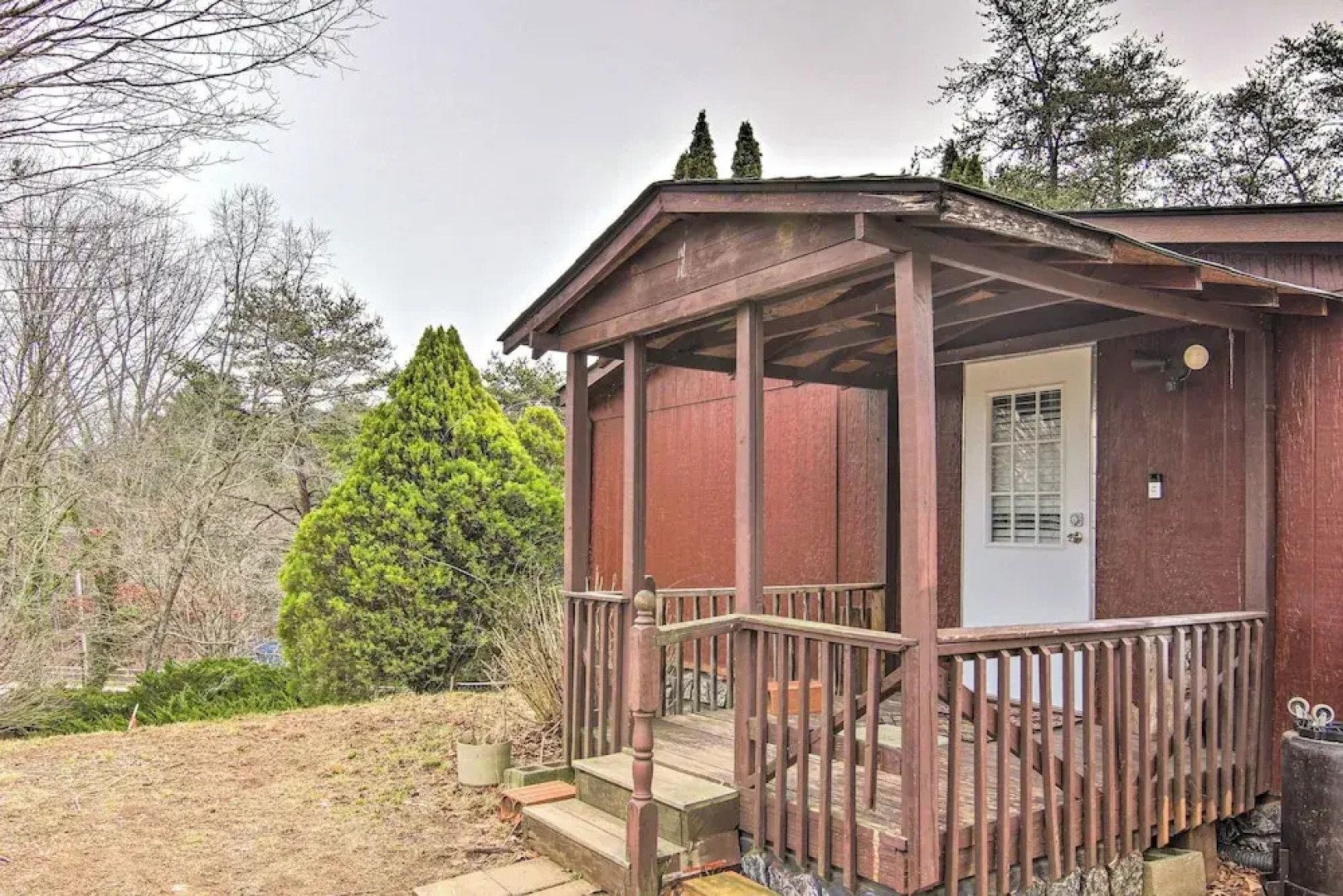 Cozy Asheville Cottage w/ Grill & Fire Pit!