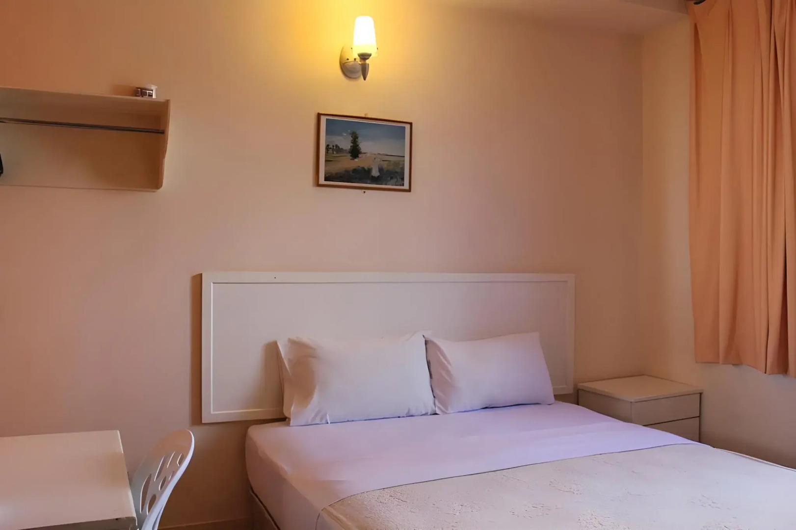 Victoria Hotel and Hostel