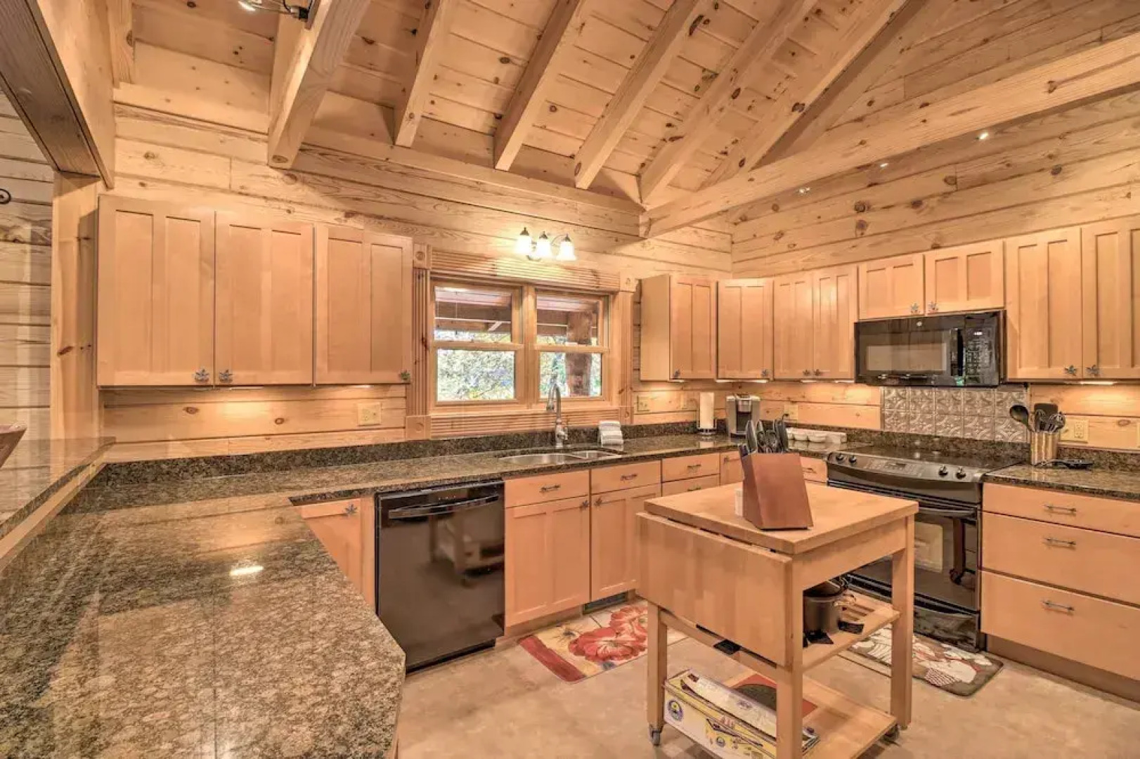 'serenity Woods' Cabin w/ Hot Tub & Fire Pit