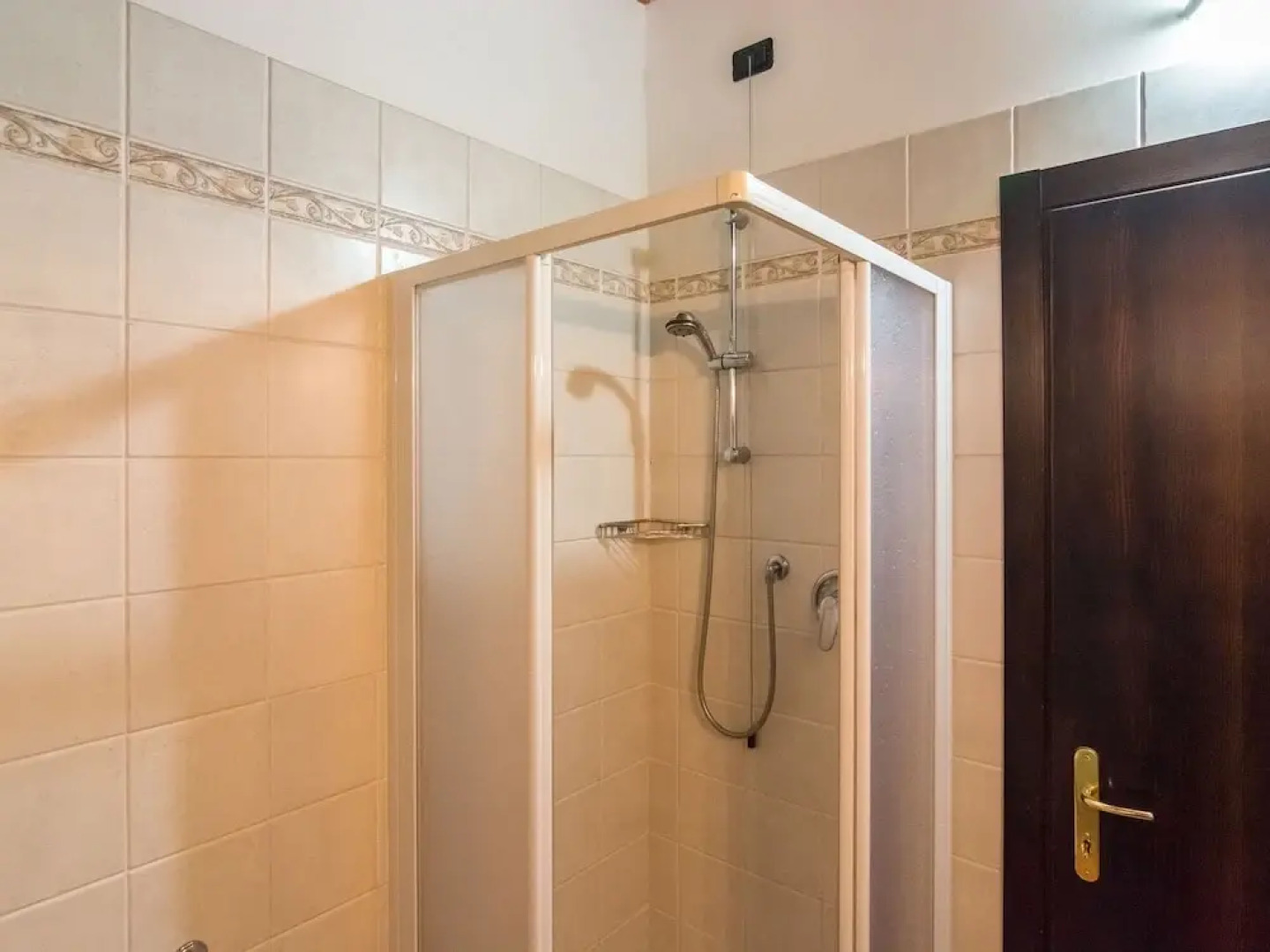 Farmhouse in Perugia with Hot Tub, Swimming Pool, Garden, BBQ